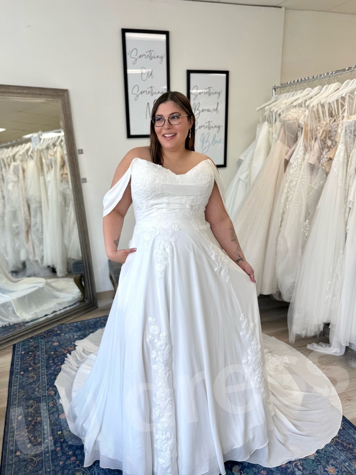 Plus Size Wedding Dresses Chiffon Lace Appliques Bridal Gowns A-Line Sweep Train