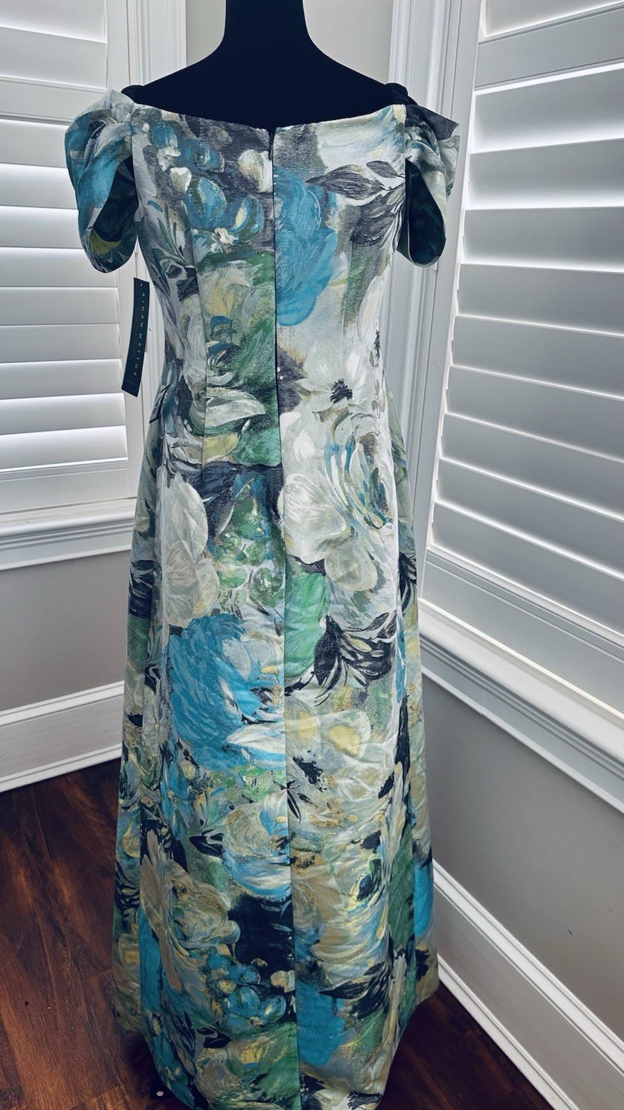 NWT Aidan Mattox Off Shoulder Floral Jacquard Pleated Gown Size 8 MSRP $550.00