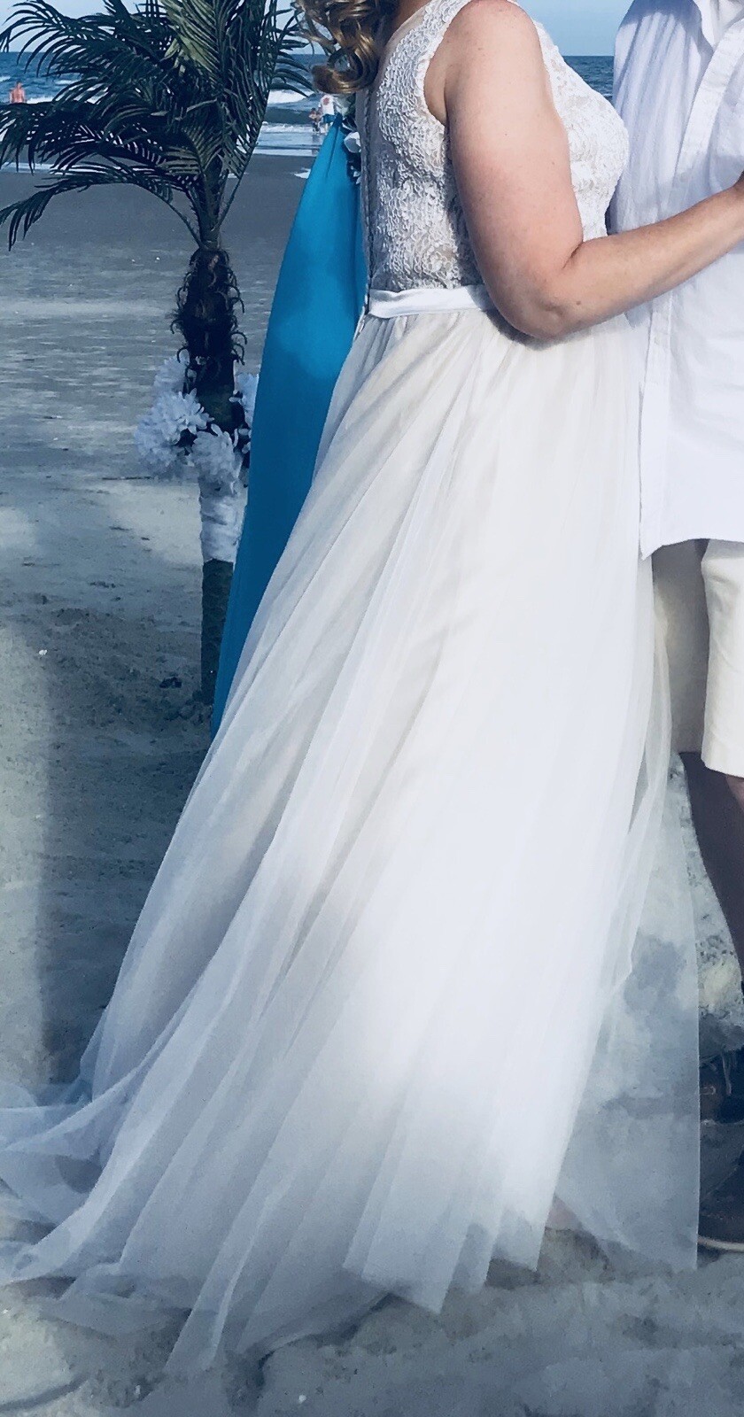 Brides wedding dress size 10/12 Lg. Perfect For A Beach Wedding. Off White