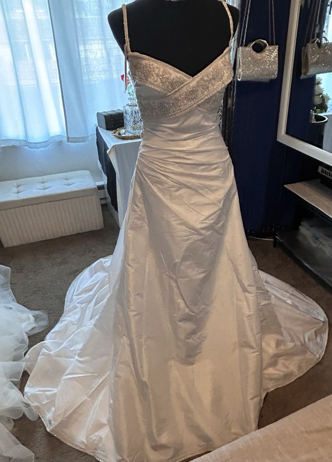 Casablanca Bridal Elegant, Perfect Petite Size 6 Wedding Gown With Tags ￼