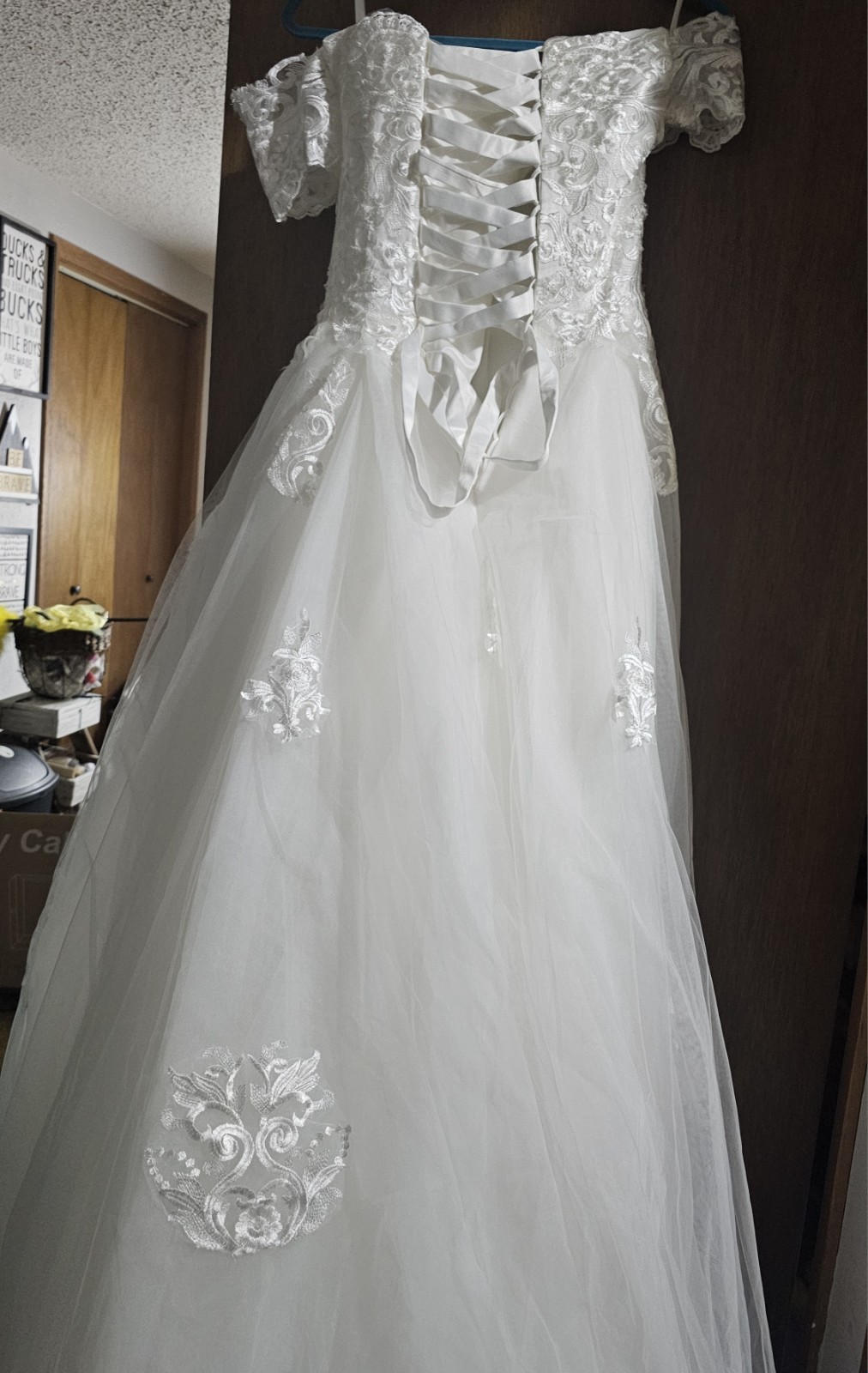 White Lace & Embroidery Ball Gown Wedding Dress V-Neck Short Sleeve Corset