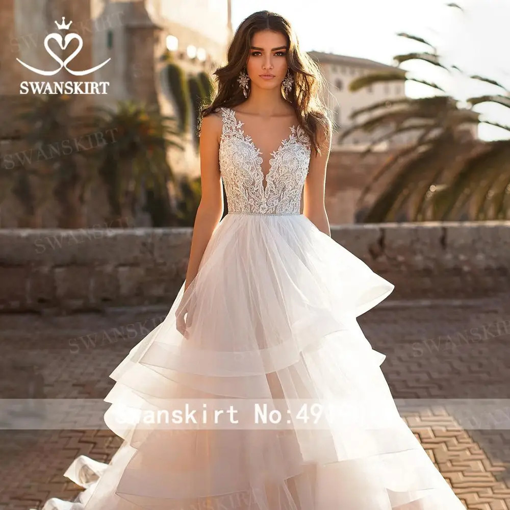 Luxury Sleeveless Wedding Dress Vneck Open Back A-Line Beach Princess Bride Gown