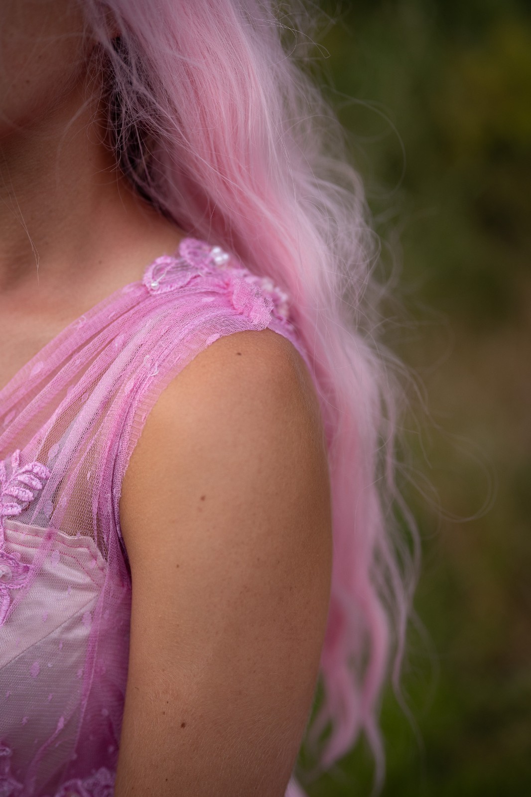 Pink Lace Embroidered Tulle A-Line Wedding Dress V-Neck Sleeveless Full-Length