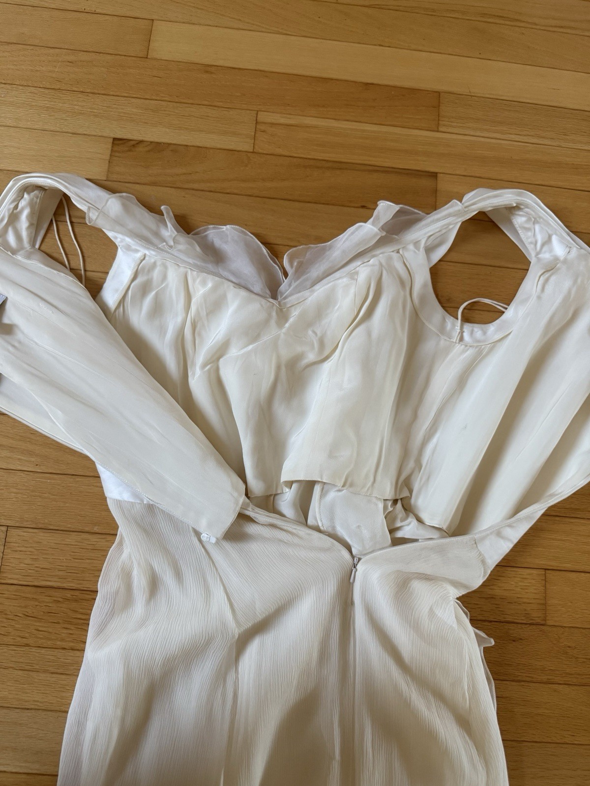 CAROLINA HERRERA 6 (10) Ivory Silk Chiffon OffShoulder Ruffled Wedding Dress NEW