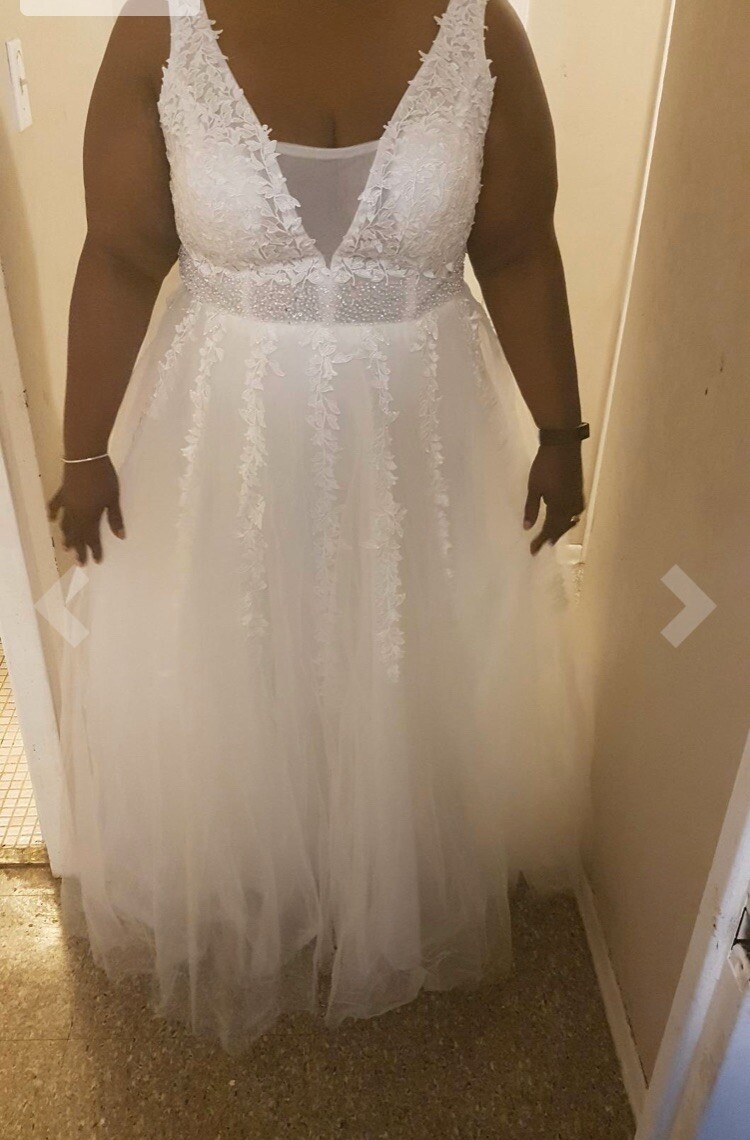 White Ivory Lace Appliqué V-Neck Wedding Dress Size 2-26