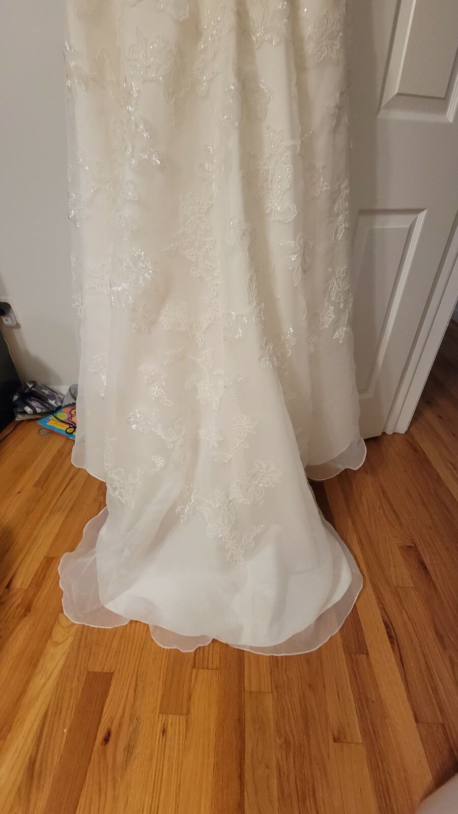 Brand New With Tags Women’s wedding gown Size 8 Never worn. Mermaid style.