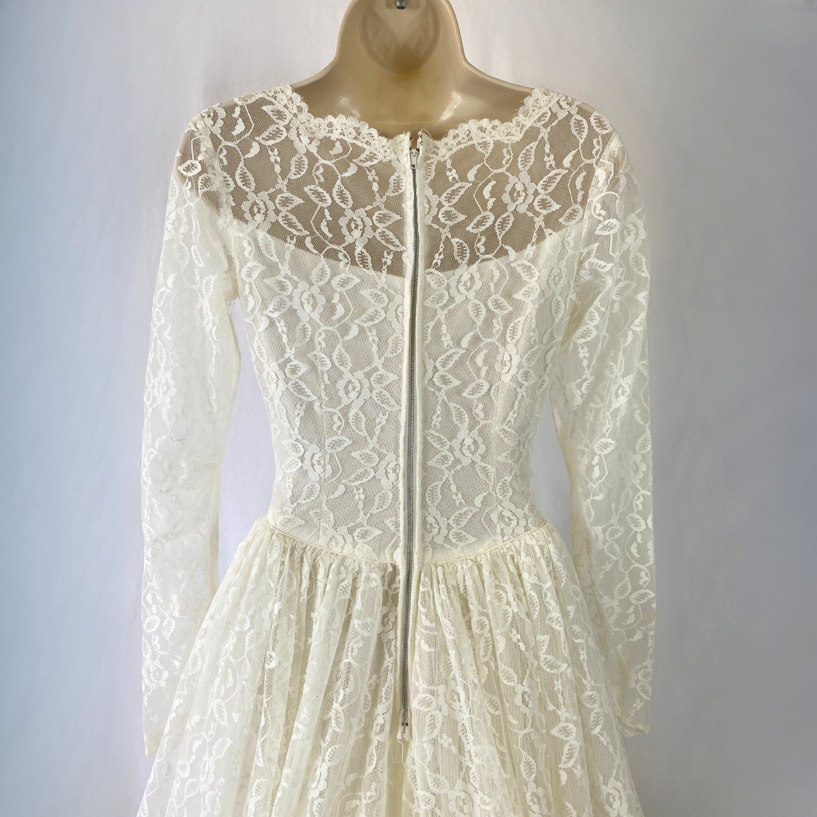 Vintage 1960’s Ivory Lace Wedding Ball Gown XS 23” Waist Full Skirt Tulle