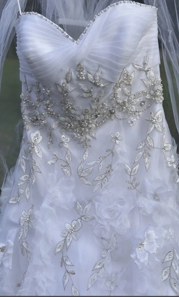 Morilee Wedding Dress with Sweetheart Neckline And Beautiful Beading Size 12