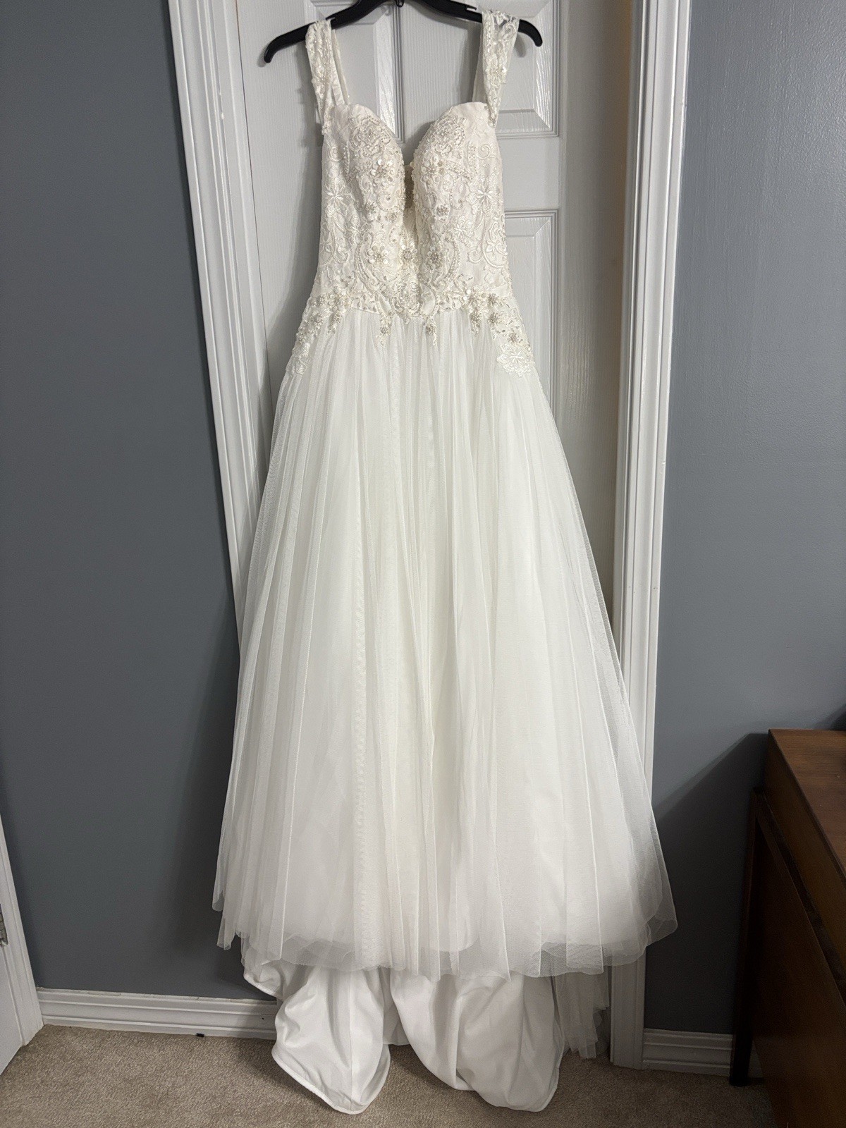 NWT Oleg Cassini CWG729 Off Shoulder Tulle Ballgown Wedding Dress White Size 4