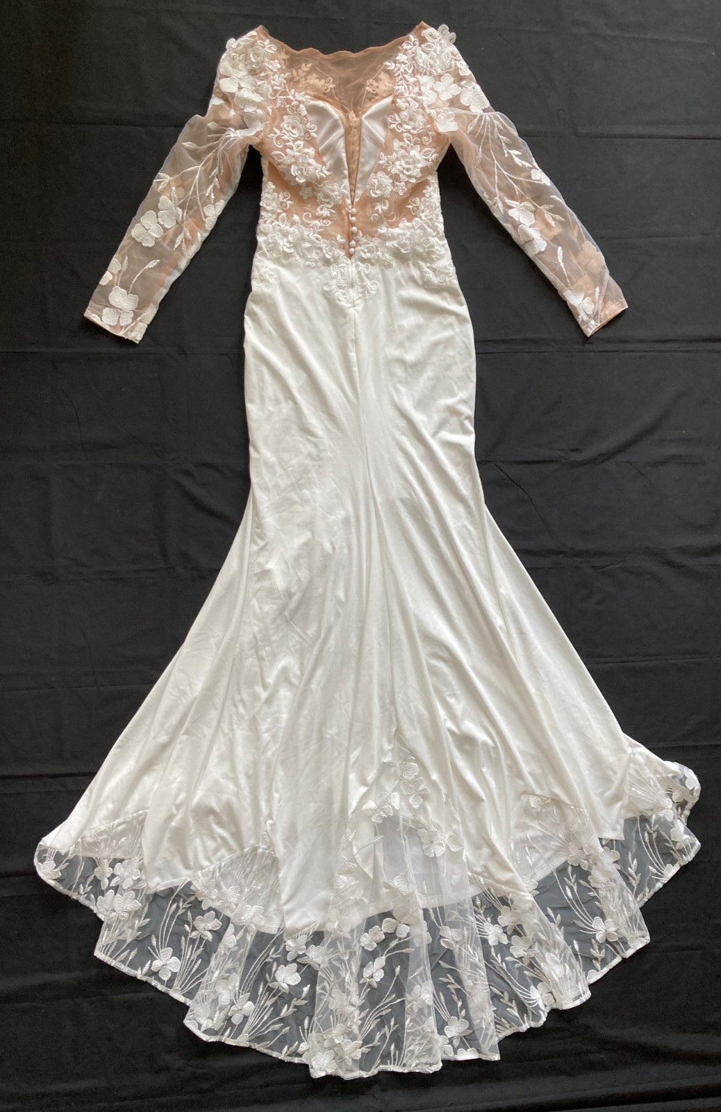 Women S Mermaid Wedding Dresses Long Sleeve Applique Buttons Back Bridal Gowns