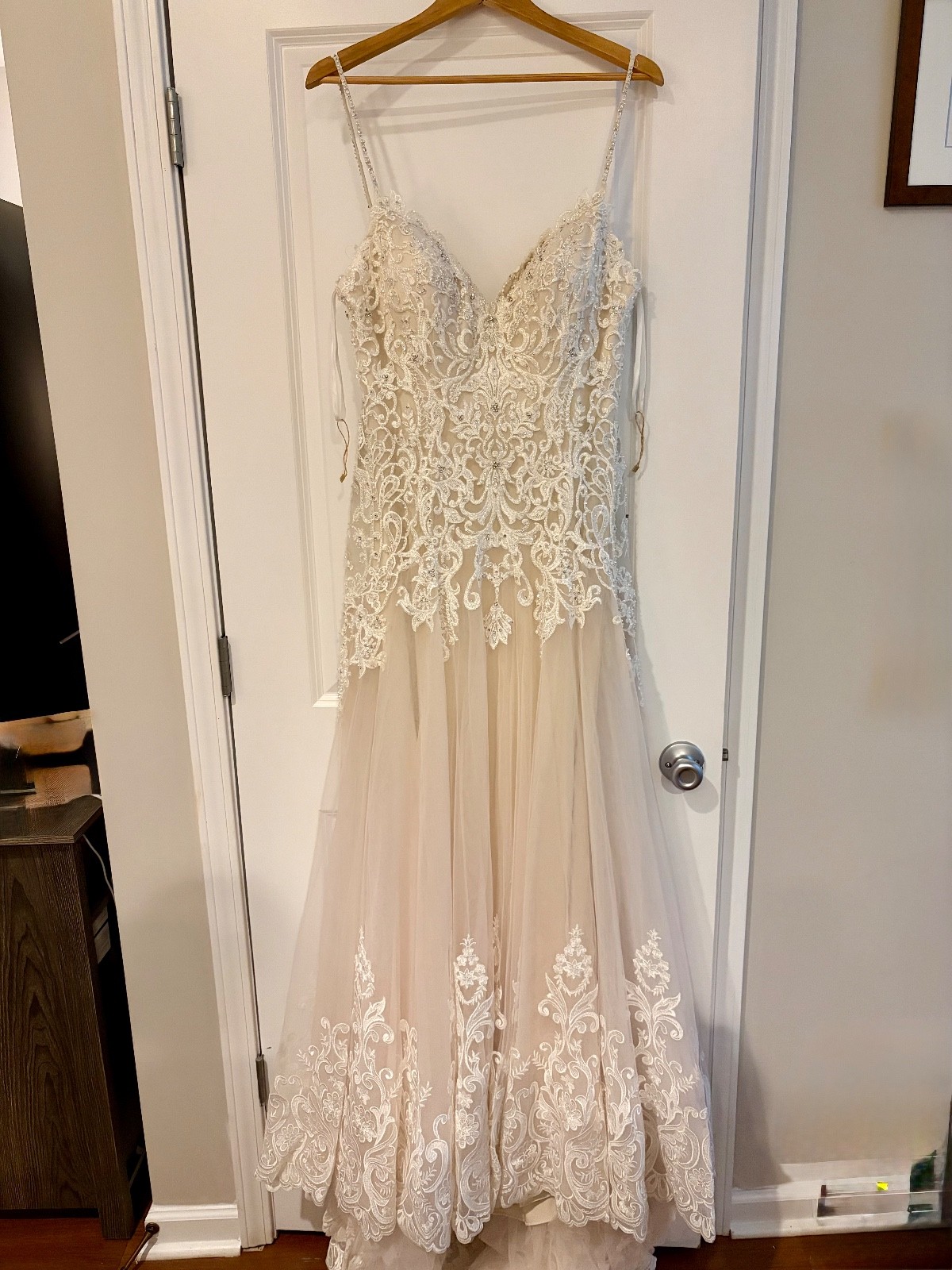 🤍 Romantic Allure Bridals Lace Wedding Dress – Size 12 – Sample Gown ✨
