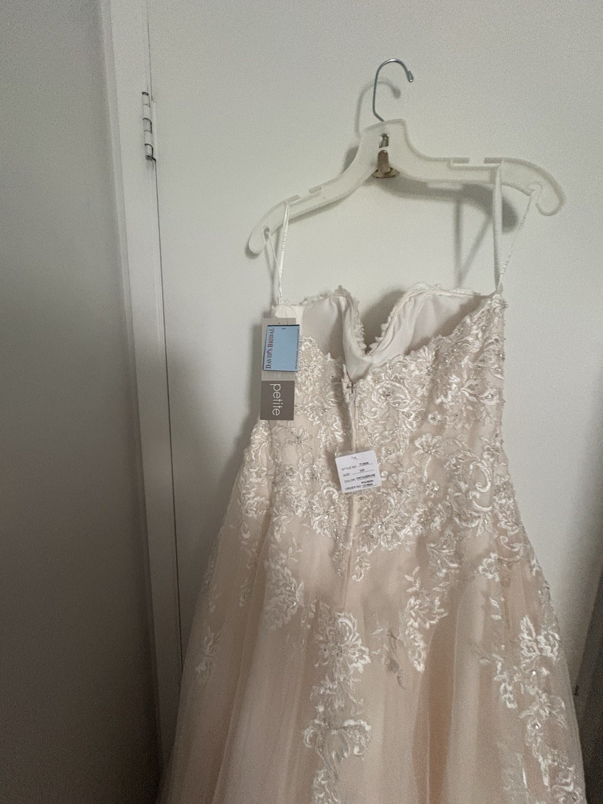 David’s Bridal Petite 10 rosetone Lace Beaded A-Line V-Neck Train VW9660