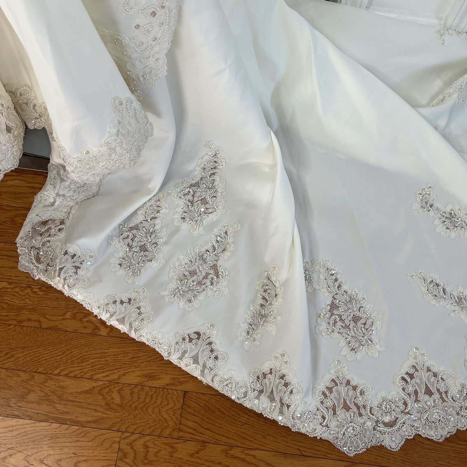 Oleg Cassini Wedding Dress Size 8 Off White Beaded Bodice Long Sleeves Trumpet