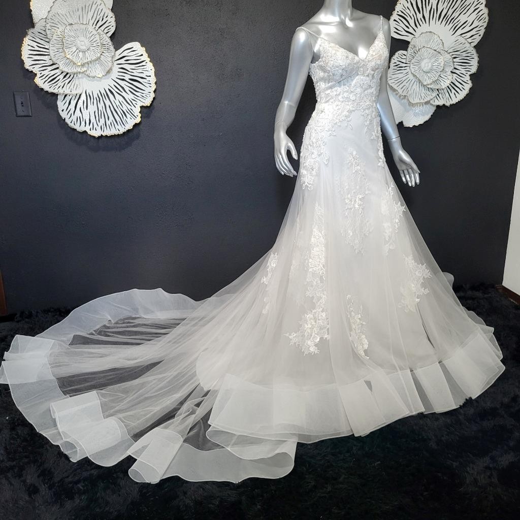 NWT~$1699~JOVANI~2/4~IVORY EMBELLISHED LACE FIT & FLARE WEDDING DRESS GOWN