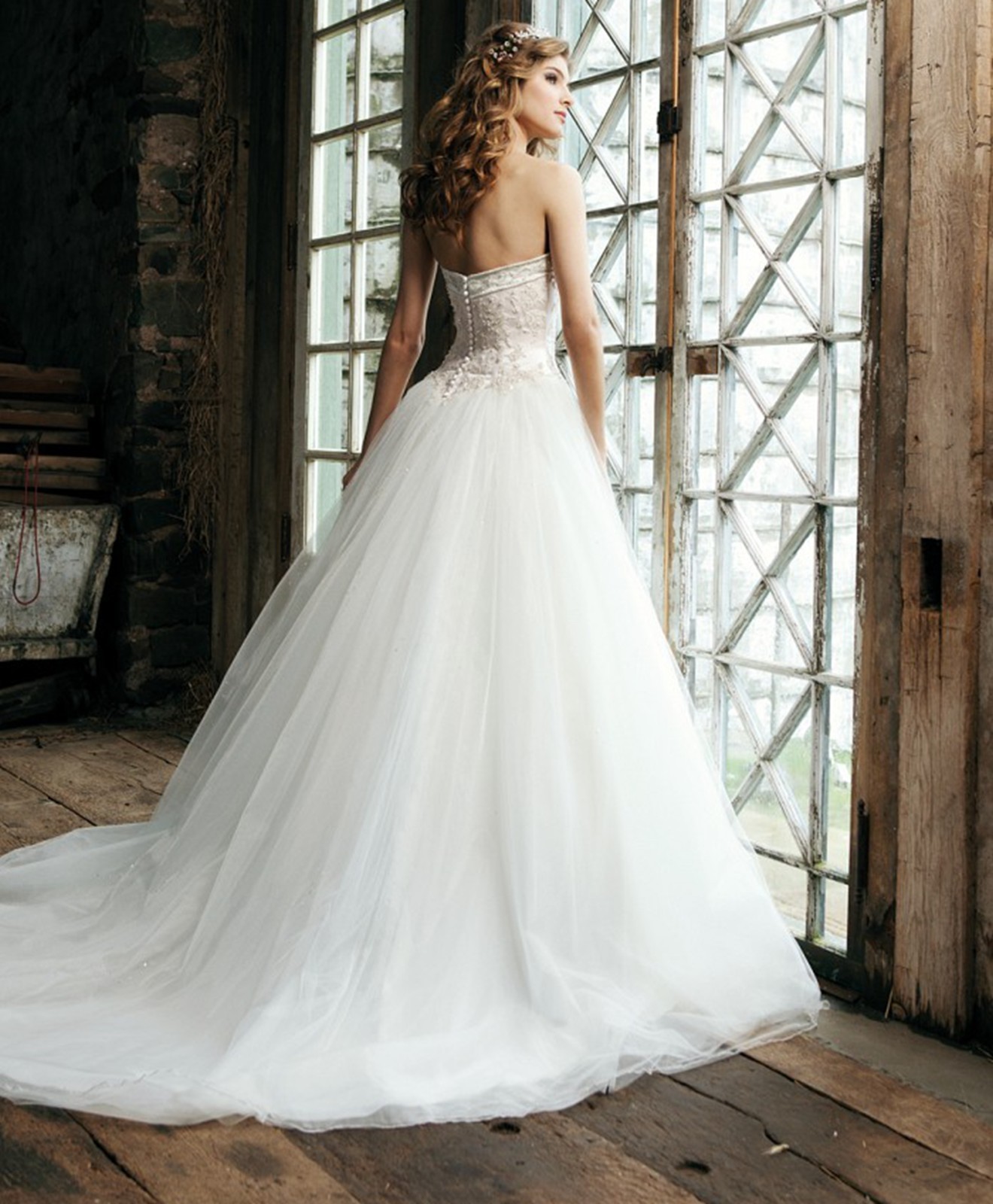 Gorgeous beaded wedding dress wedding dress 32-60 buttons to measure ivory glitter