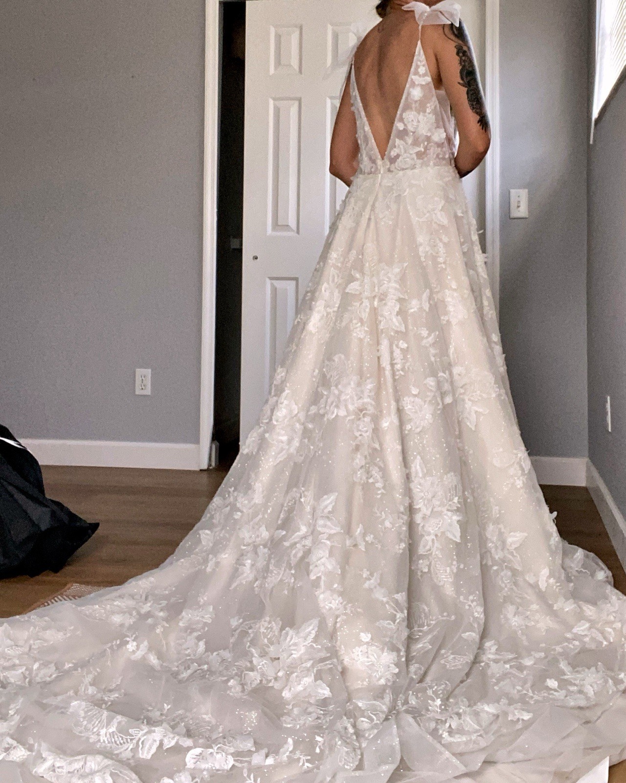 Allure Bridals Helga Ivory Lace A-Line Wedding Dress 12 Plunging Back Train
