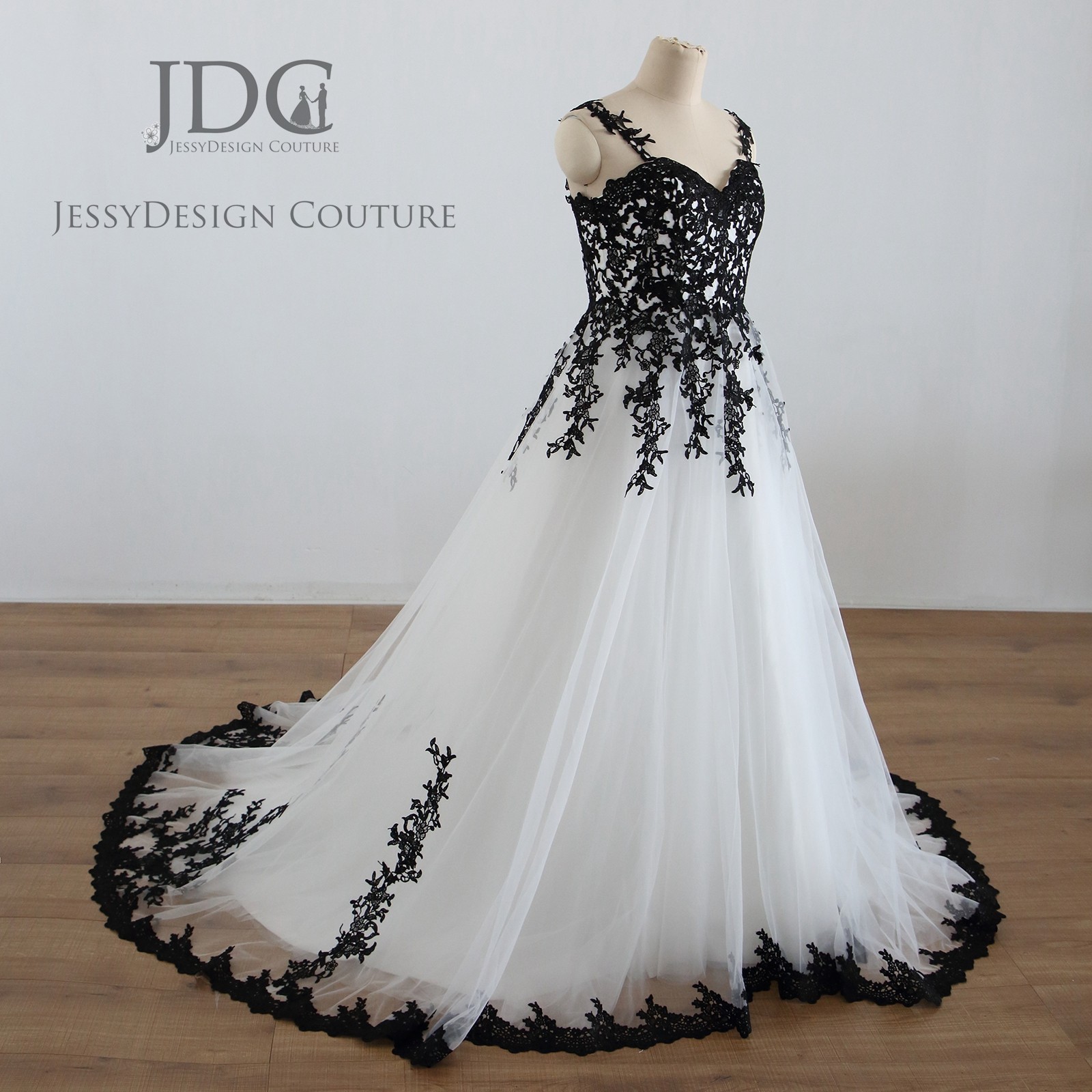 Classic white black lace wedding dress wedding dress 32-60 straps N. Measurement