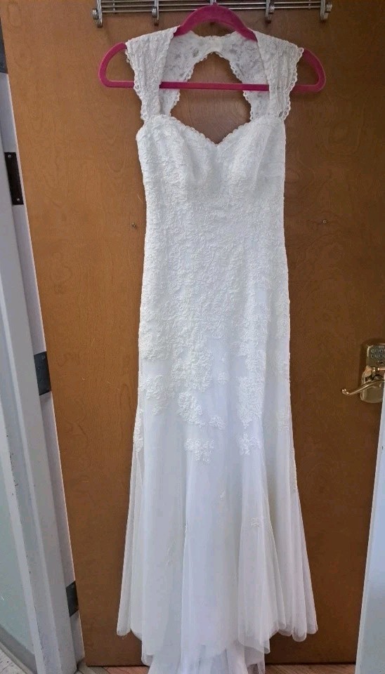 Davids Bridal Wedding Dress Galina Signature Sophisticated & Stylish, Petite 0P