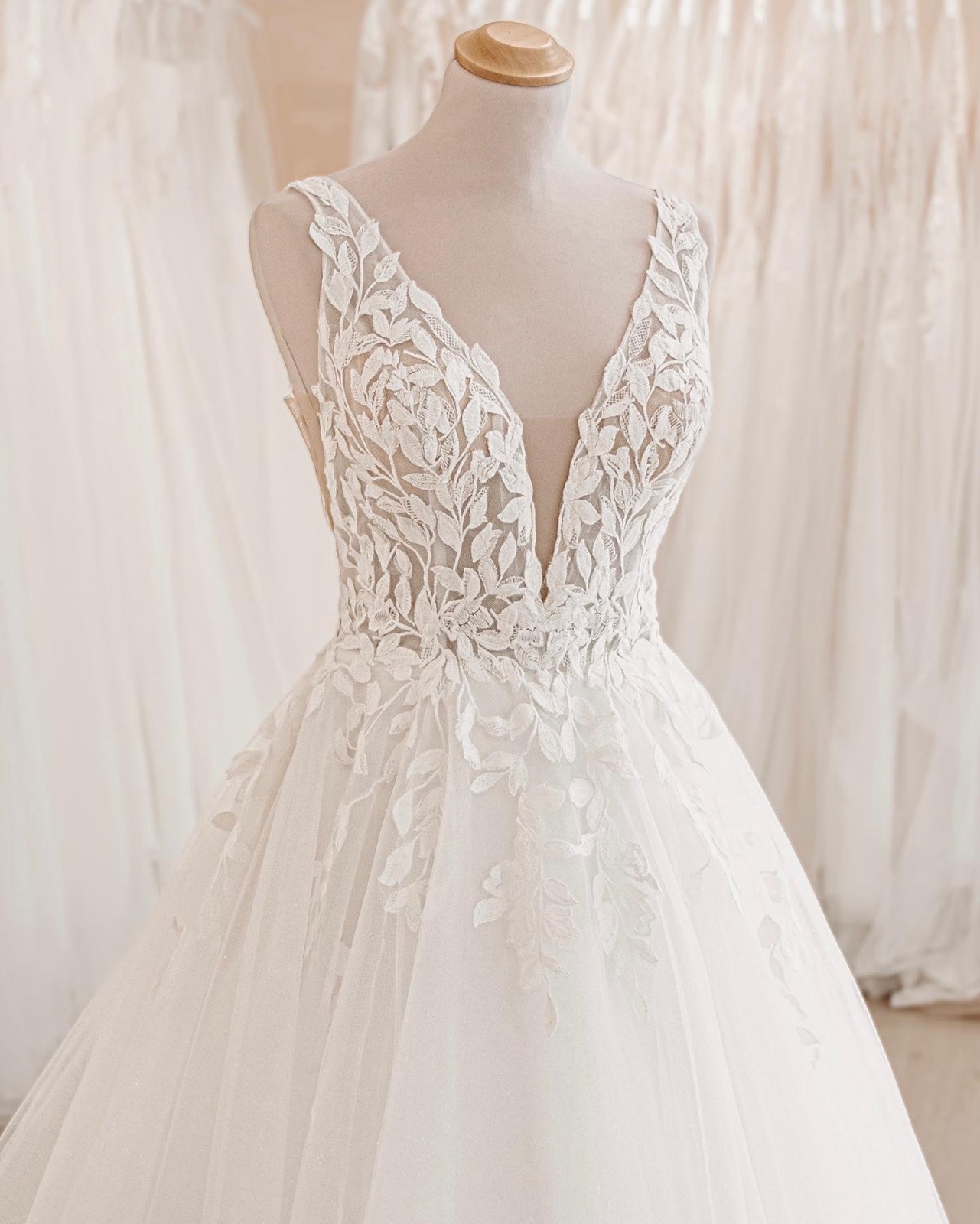 Princess Leaf Lace Wedding Dress 34 36 38 40 42 44 46 48 Plus Size Strappy