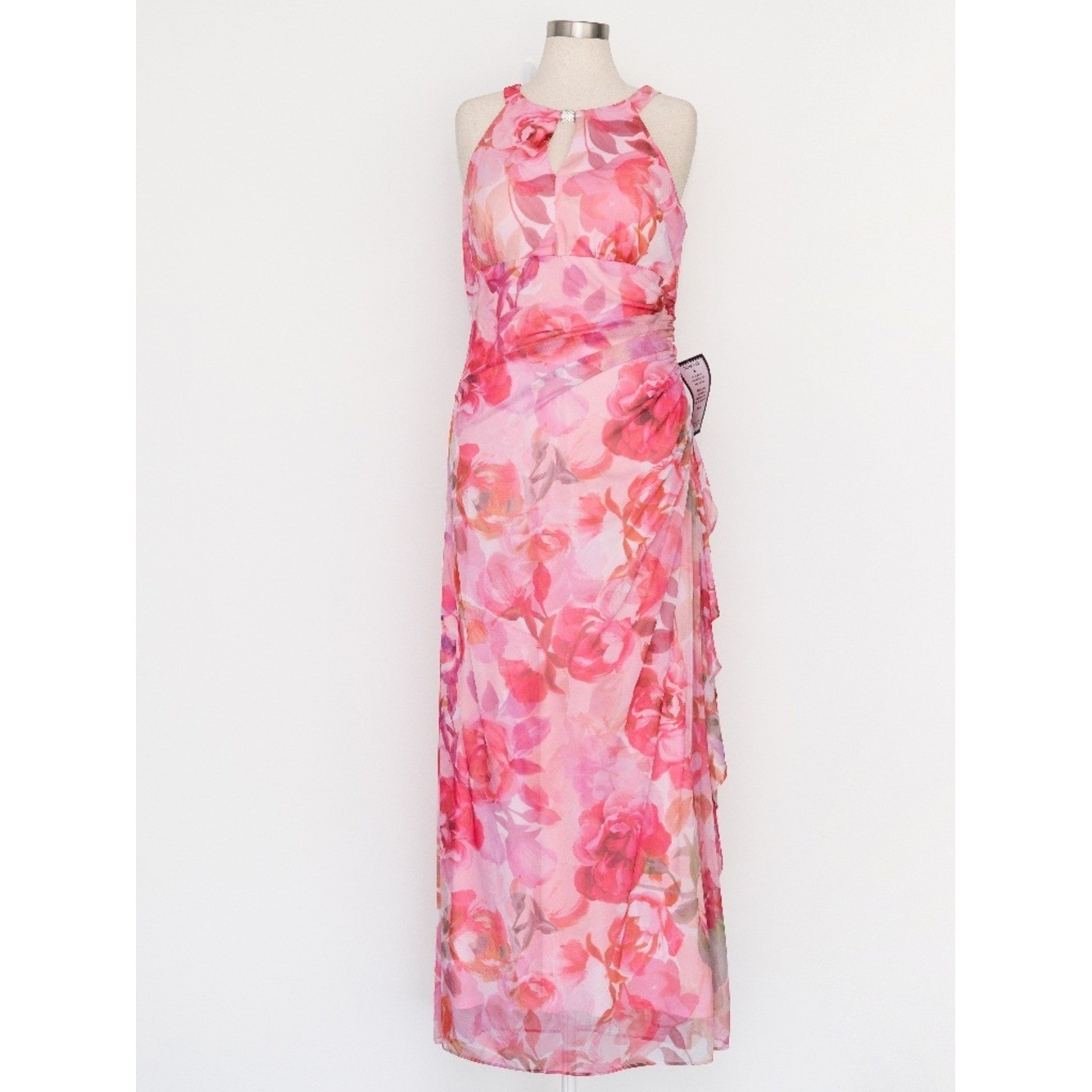 Betsy & Adam – Floral Print Gathered Sleeveless Gown
