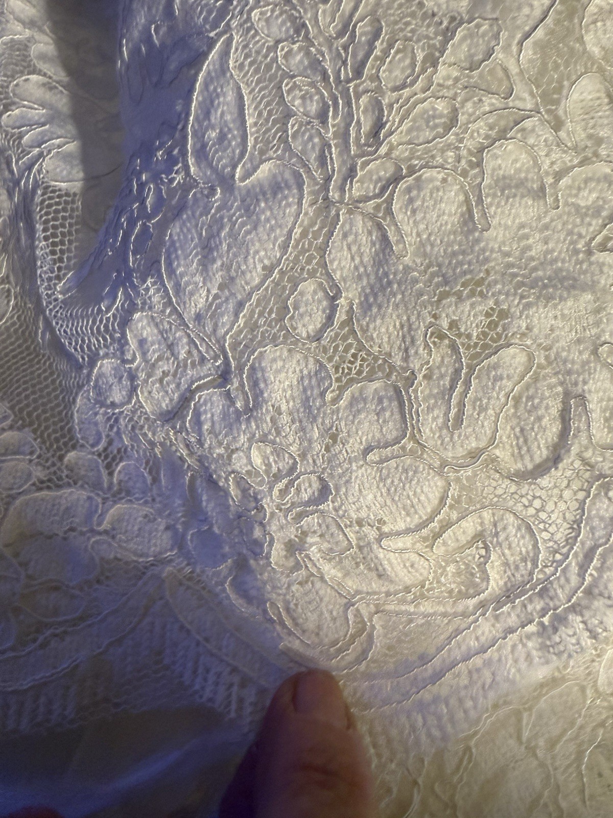 White Lace Wedding Gown Size 18 with Cinch Buttons Short Train Hem Scallop