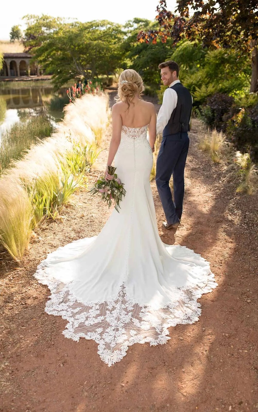 Essense of Australia – Strapless Mermaid Style with Shaped Lace Train – D2597