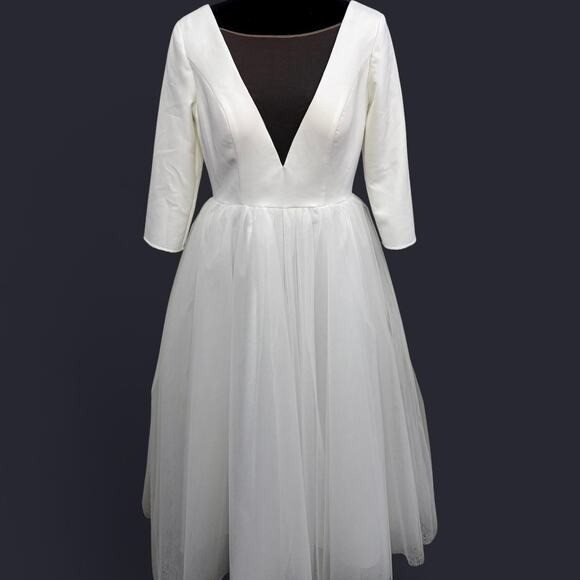 White V-Neck Tulle Ball Gown Wedding Dress 3/4 Sleeve Mesh Button Back Formal
