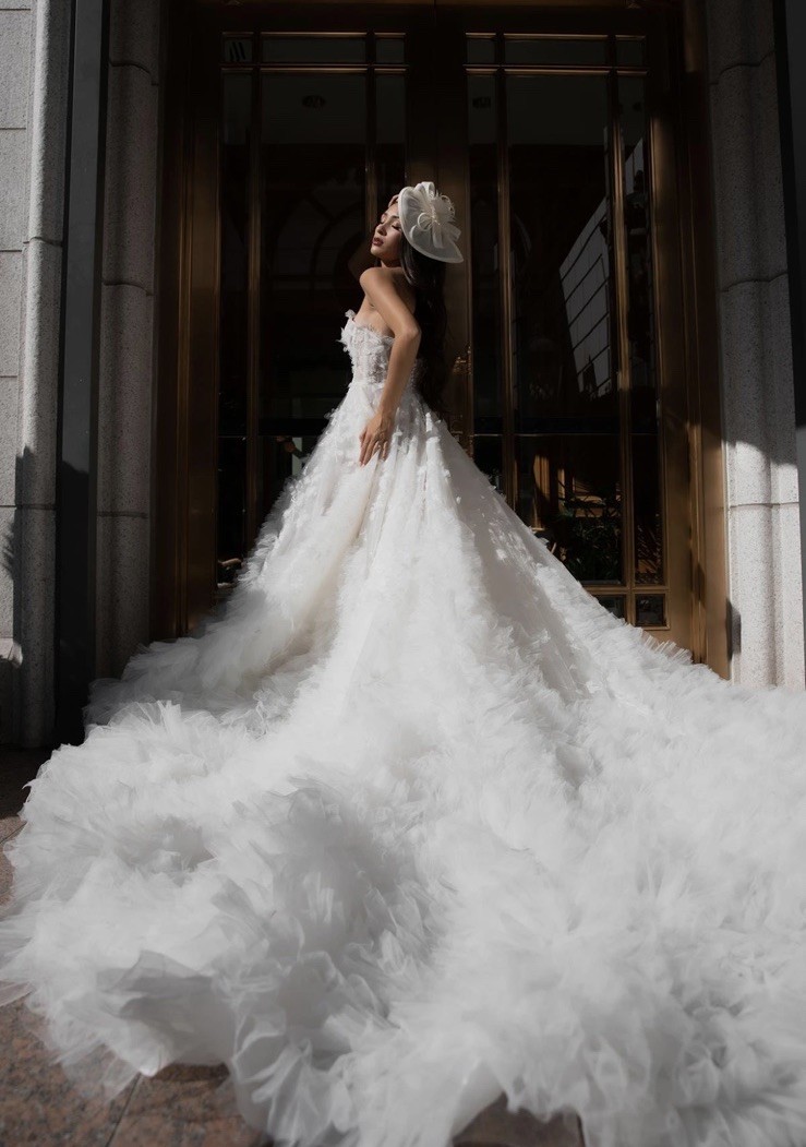 Martina Liana Luxe Couture Ball Gown Wedding Dress LE1219 size 8 but fits size 4