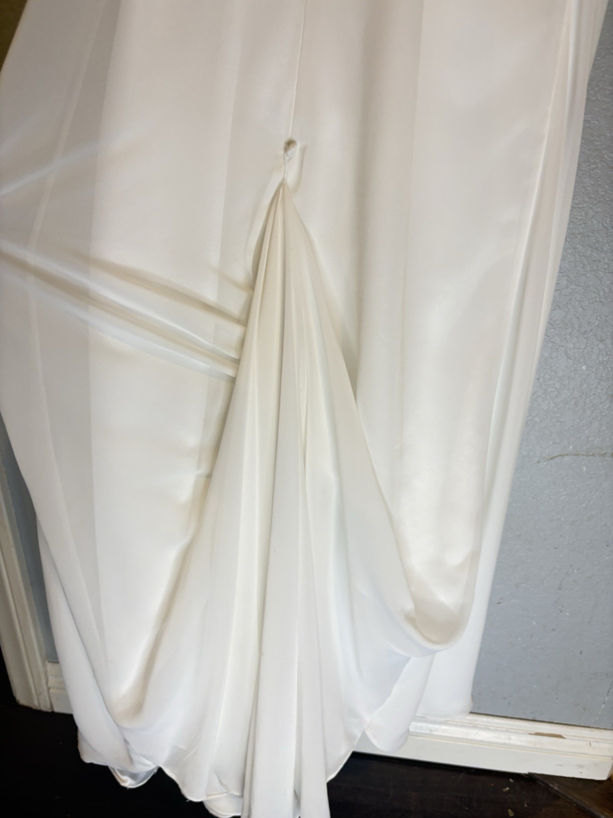Pronovias Ivory Chiffon Sweetheart Sheath Ruched Beaded Wedding Dress 2 Zip