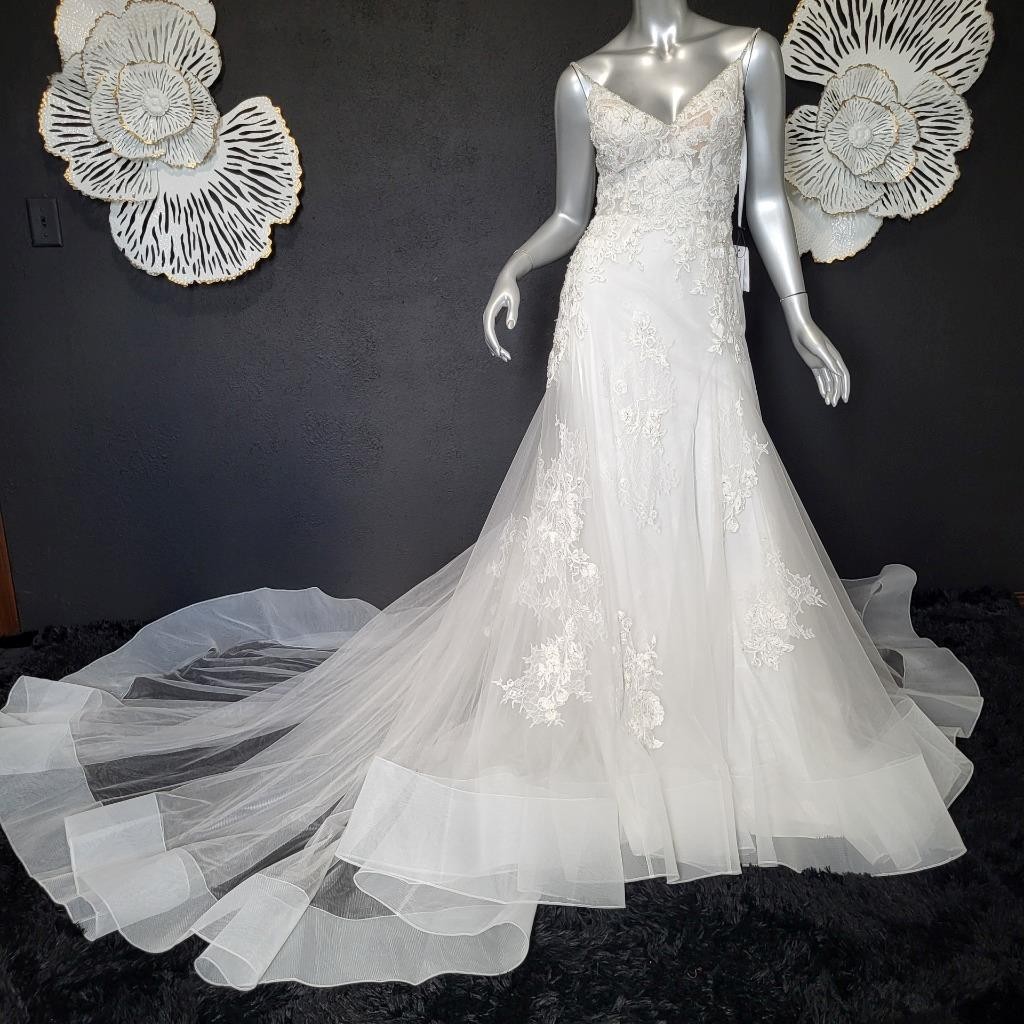 NWT~$1699~JOVANI~2/4~IVORY EMBELLISHED LACE FIT & FLARE WEDDING DRESS GOWN