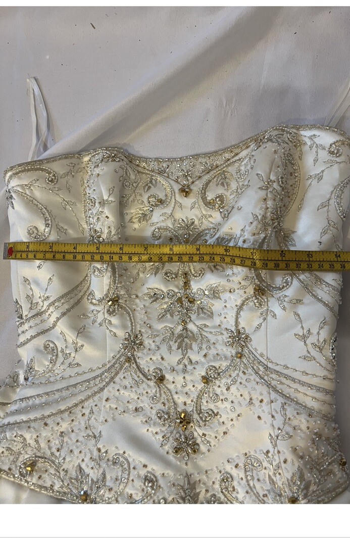 Gorgeous Off-White/Ivory Strapless Wedding Dress with Veil sz 6