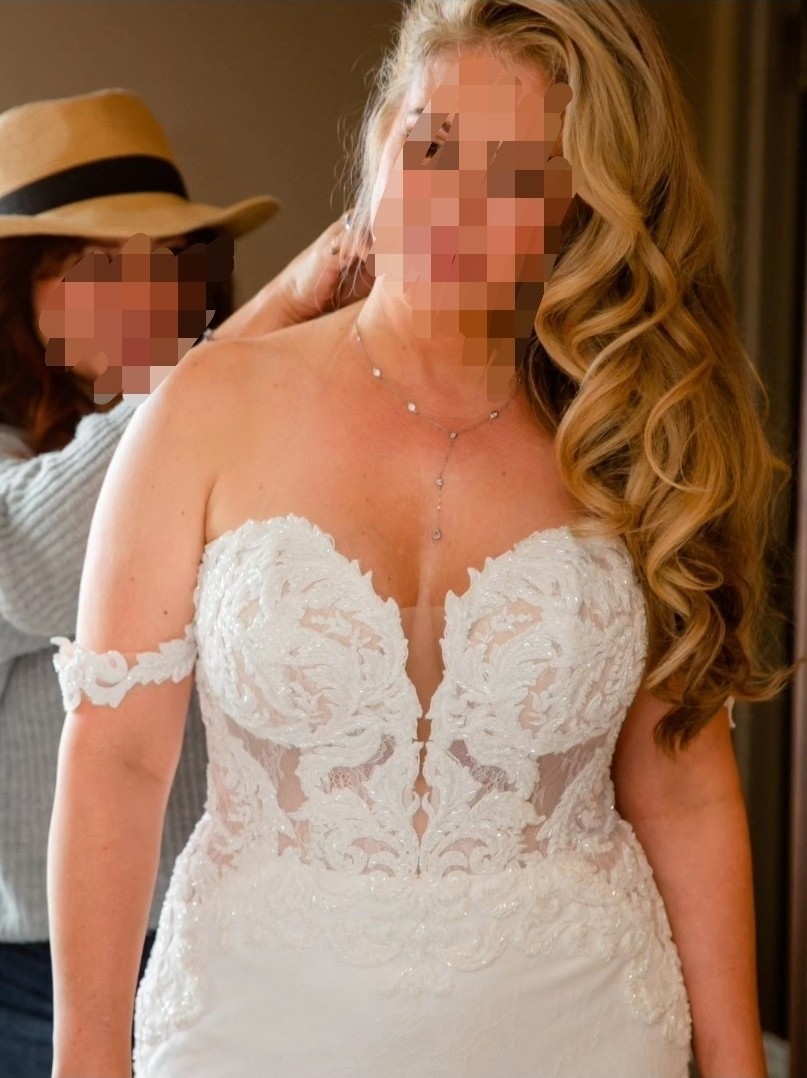 Martina Liana Bridal Dress Size Altered to 10 Bust 36D Ivory Lace
