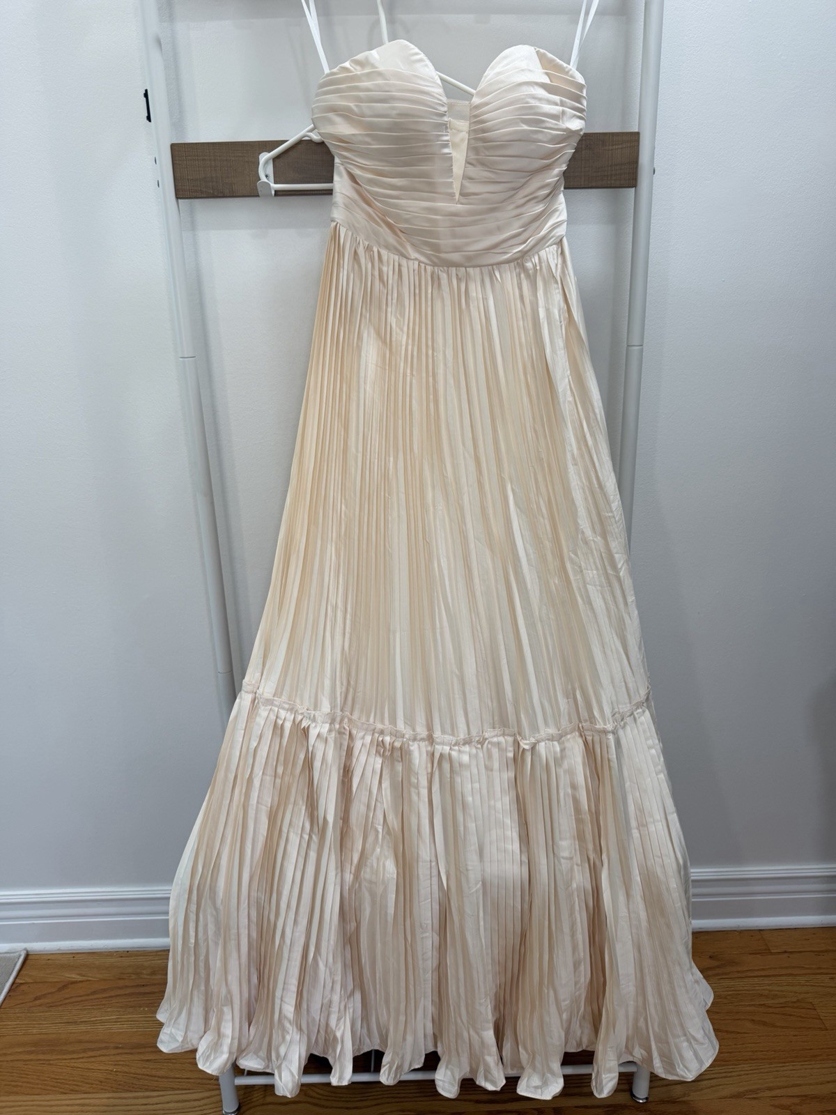 Ivory Strapless Sweetheart Ruched A-Line Full-Length Wedding Dress Size 4
