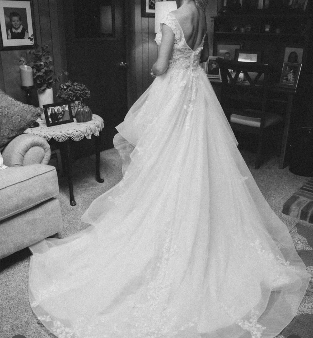 Designer Wedding Gown Martina Liana 1400. Fits A Size 6