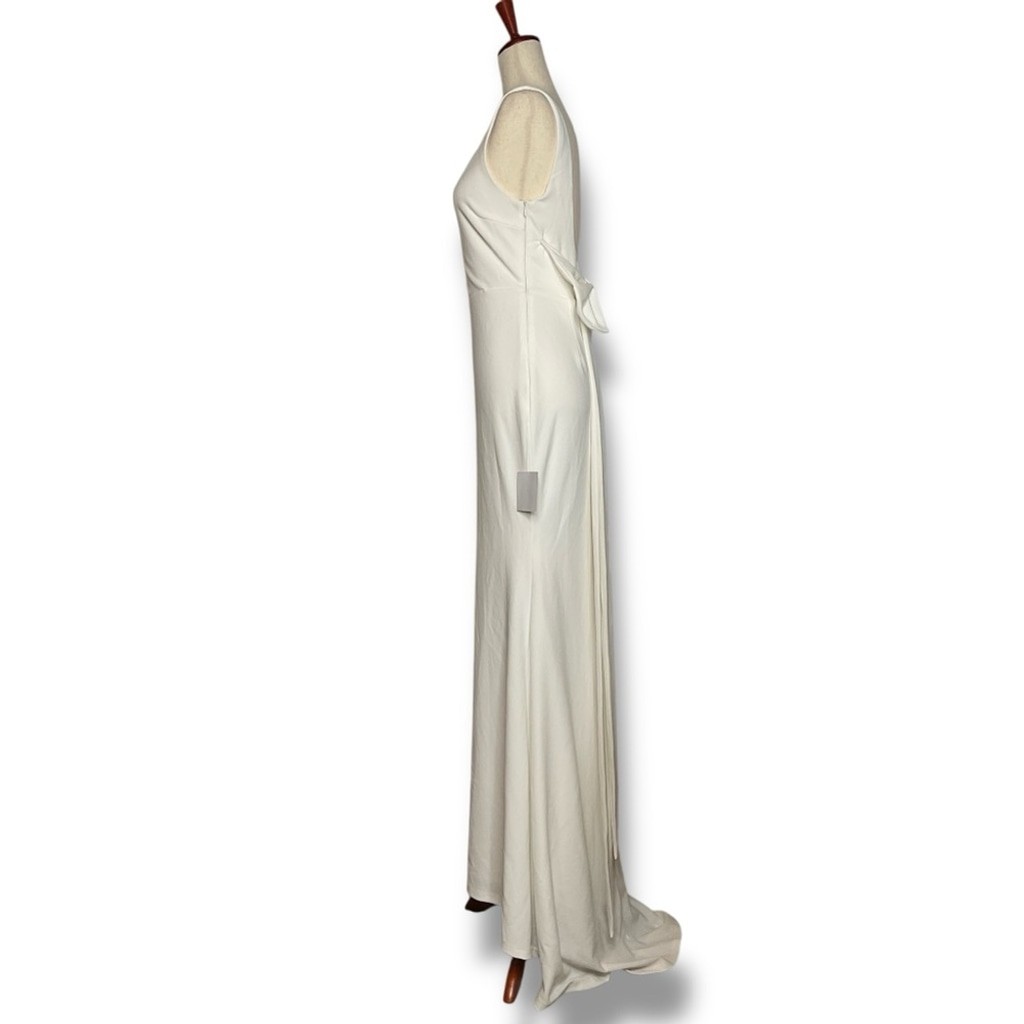 Lulu’s Winter White Square Neck Scoop Back Bow Train Wedding Gown Size Medium