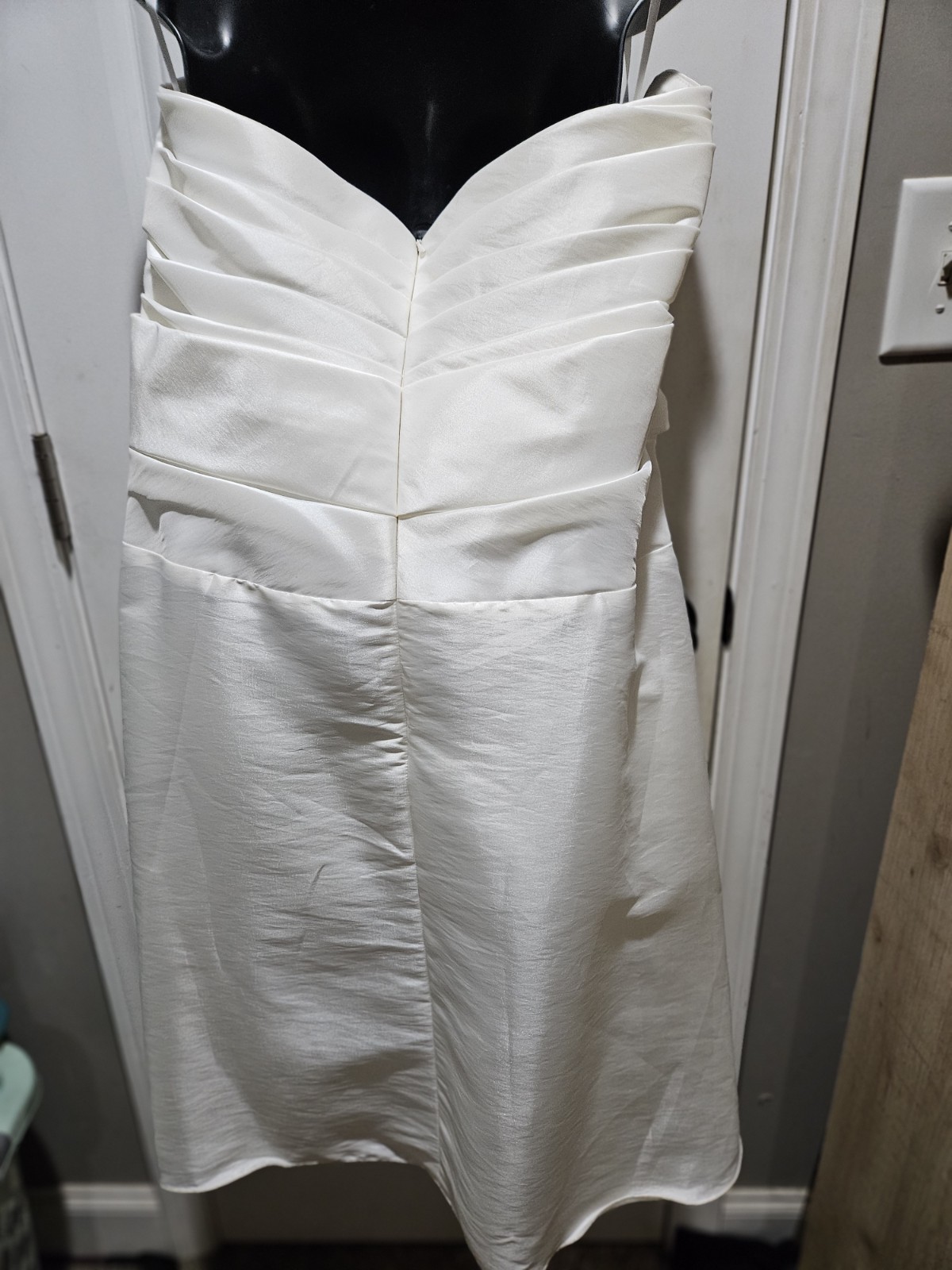 Venus Ivory Sweetheart Strapless Ruched, Sheath Wedding Dress 22W With Veil