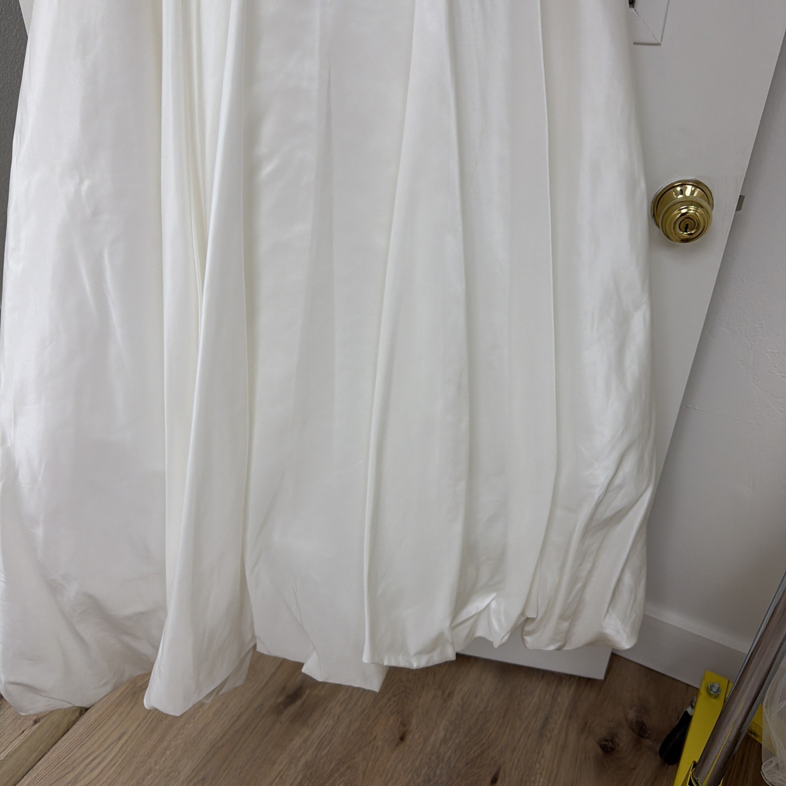 Allure Size 8 Strapless Wedding Dress