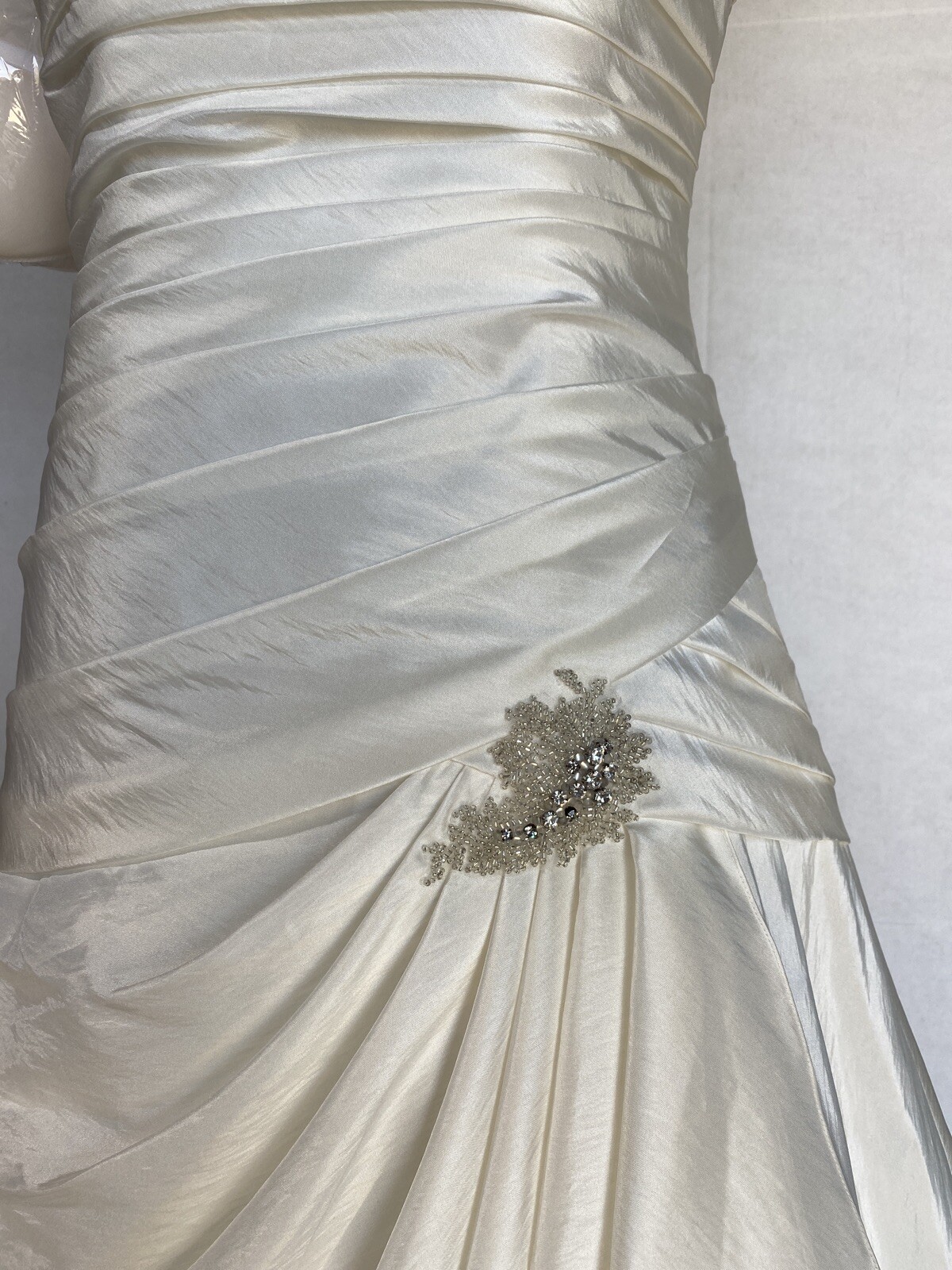 VENUS WOMEN’S STRAPLESS PLEATED WEDDING BRIDAL GOWN IVORY SIZE 8