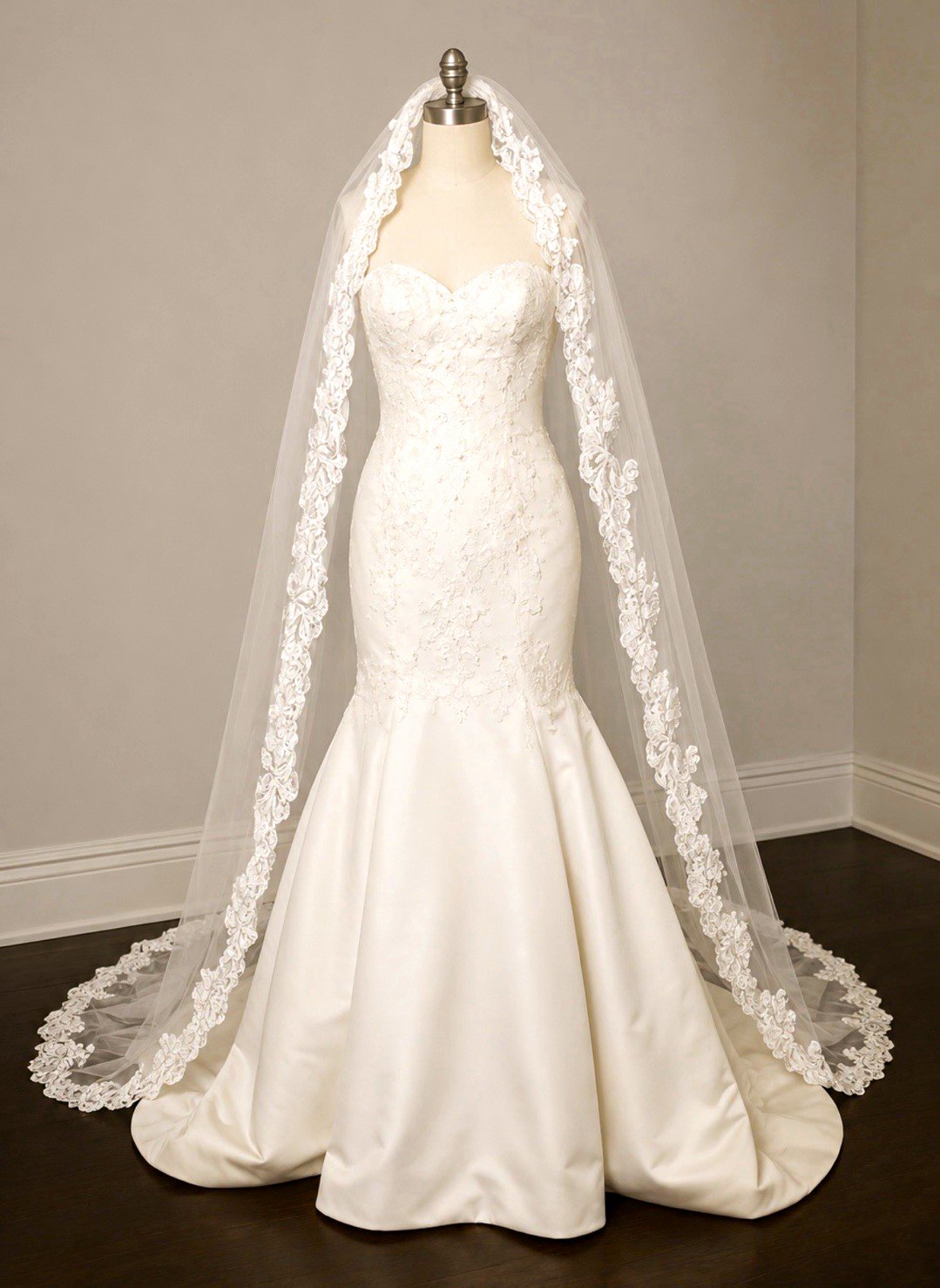 White Sweetheart Sleeveless Mermaid/Trumpet Wedding Dress Lace Beading Train