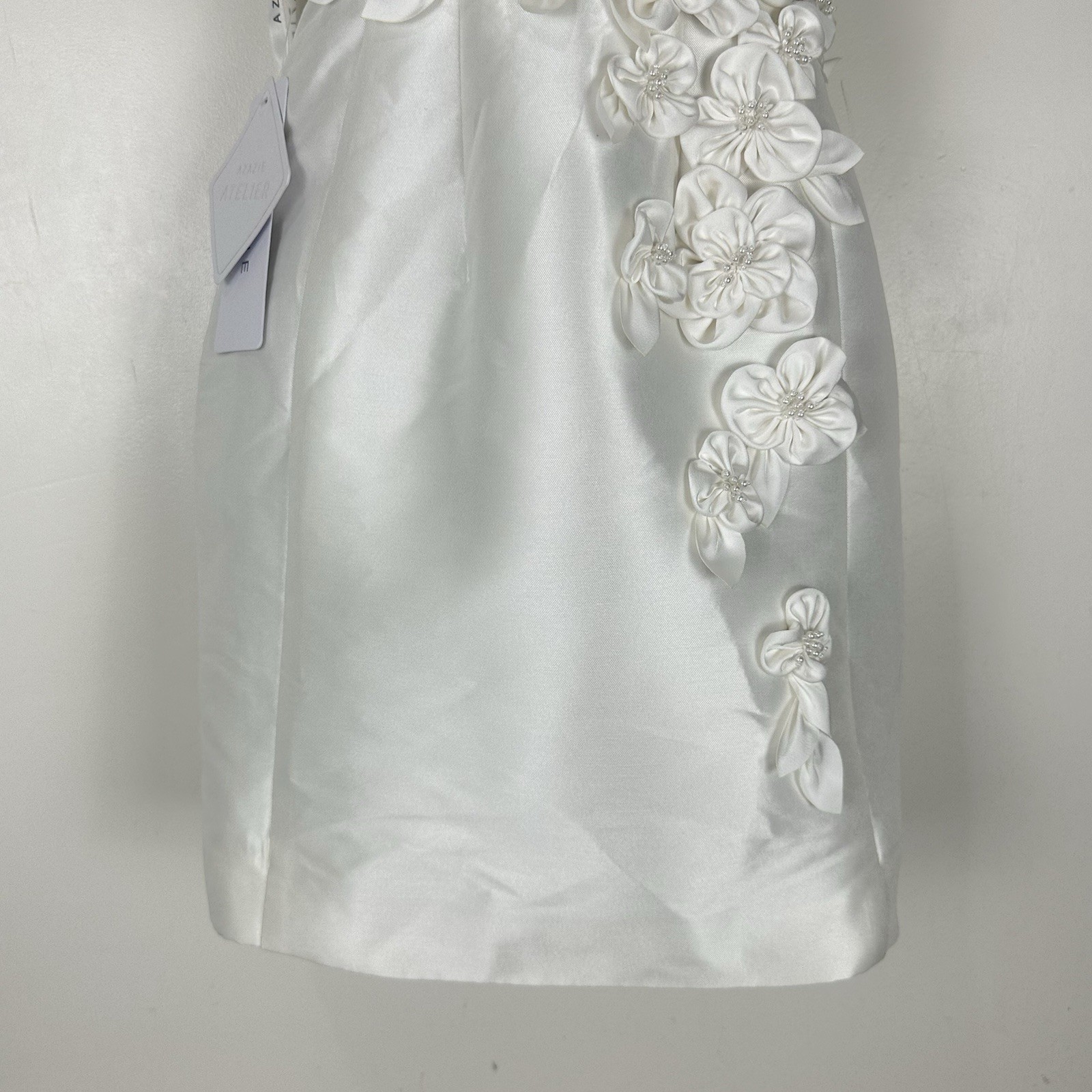 AZAZIE Eva NWT White 3D Floral Mini Dress 0 Bridal Rehearsal Dinner Modern Bride