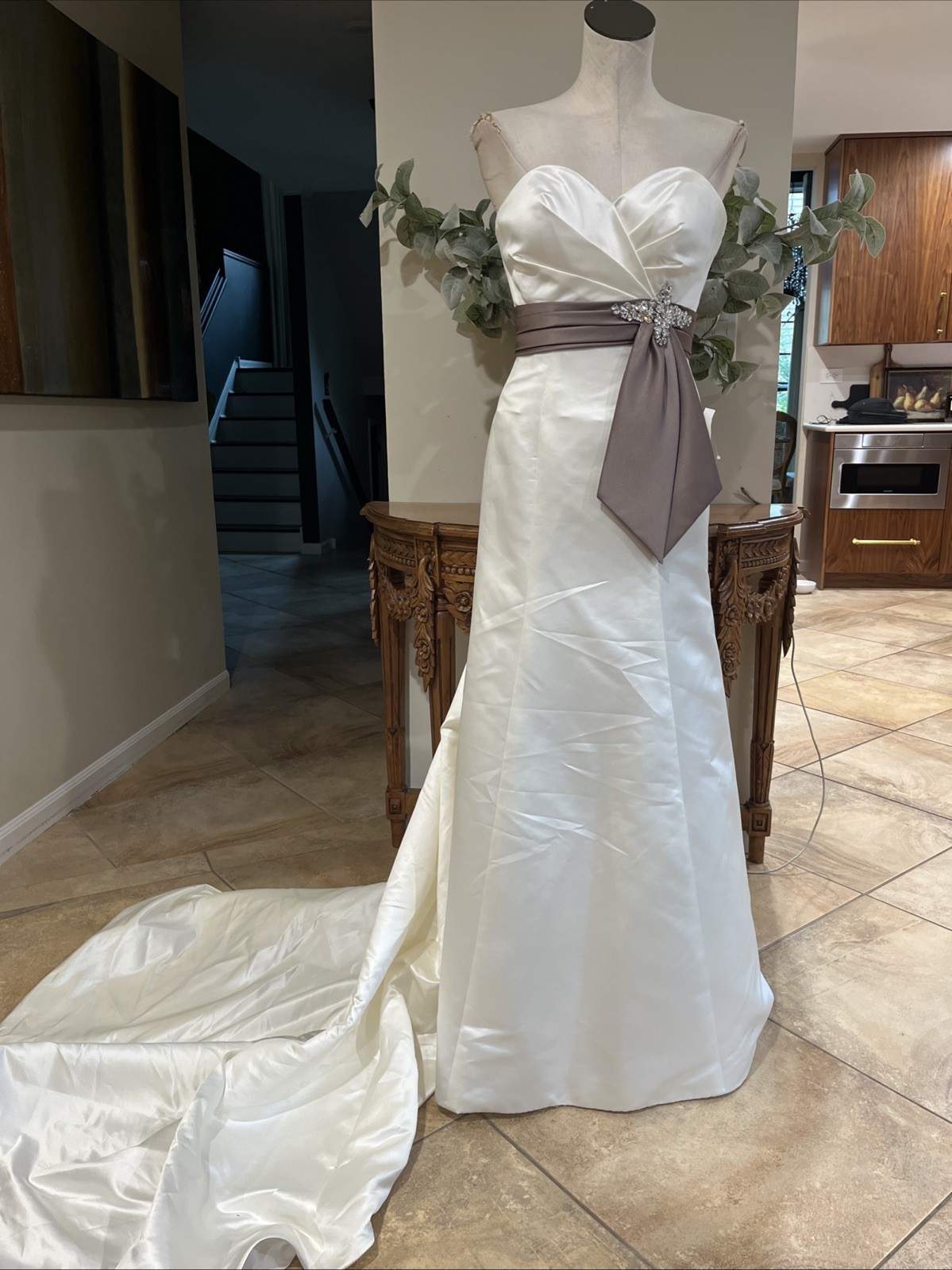 The couture collection woman’s 8 Ivory brown sash strapless Train wedding dress