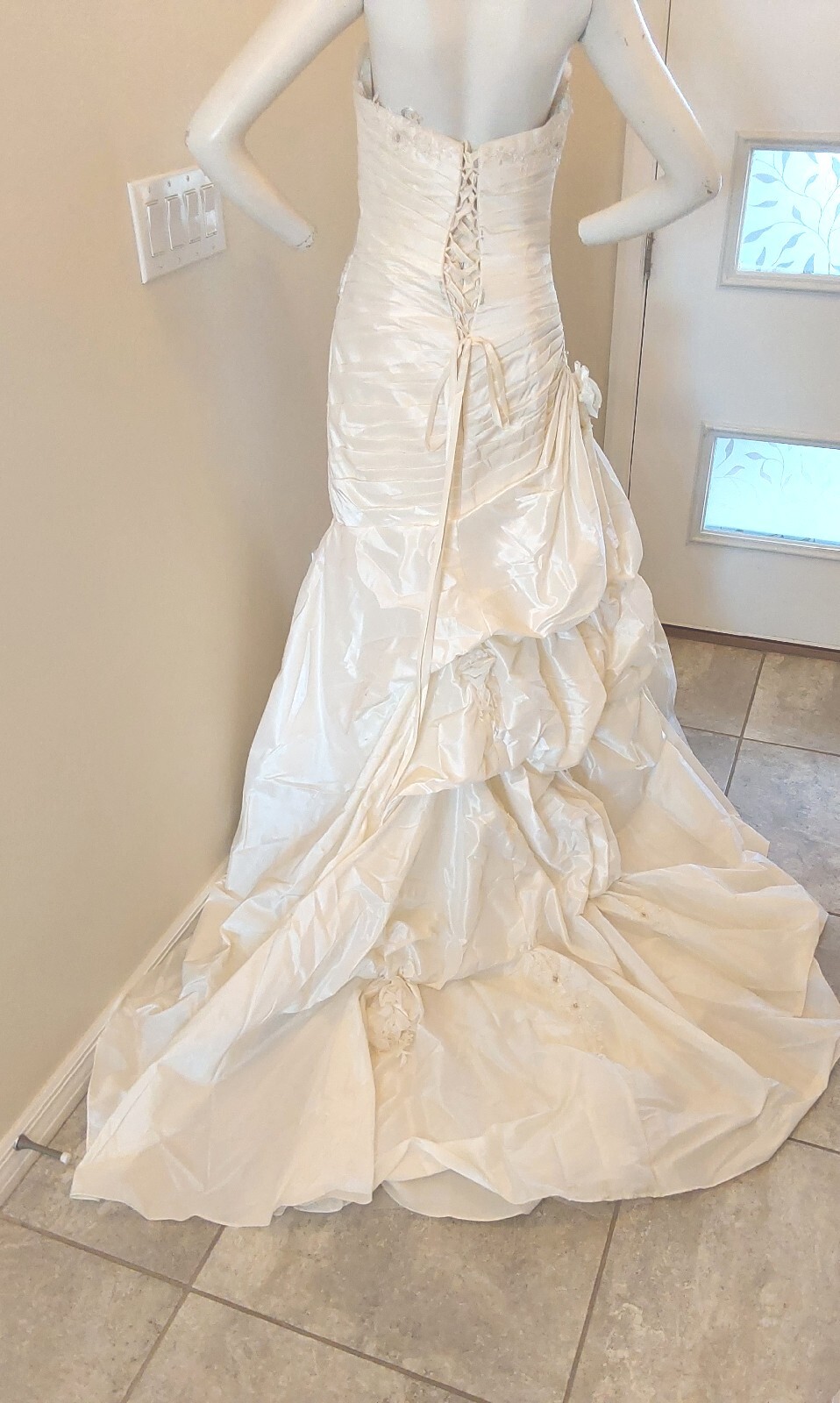 COSMOBELLA MILANO IVORY STRAPLESS WEDDING GOWN SIZE 10