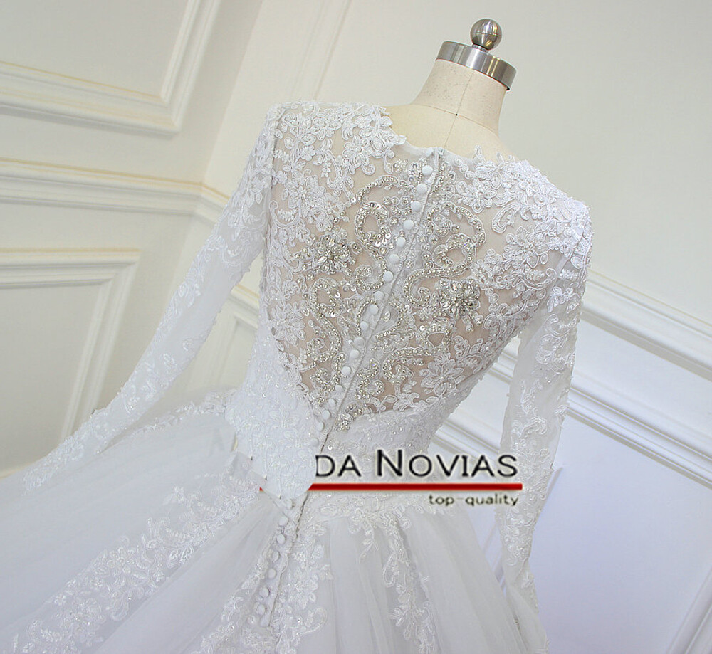 Luxury Wedding Dresses Beading Long Sleeves Scoop Neck Court Train Bridal Gowns