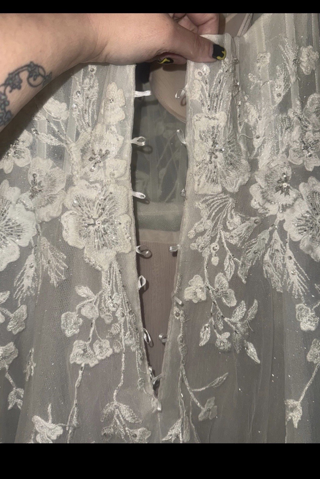 Off-White Lacey Wedding Dress Size 8 Strapless ￼