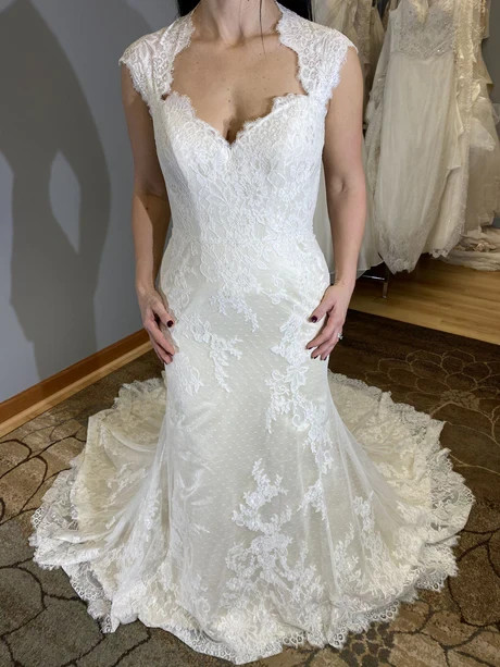 Matthew Christopher Violet Wedding Dress 8-12 Champange Silk Lace Keyhole