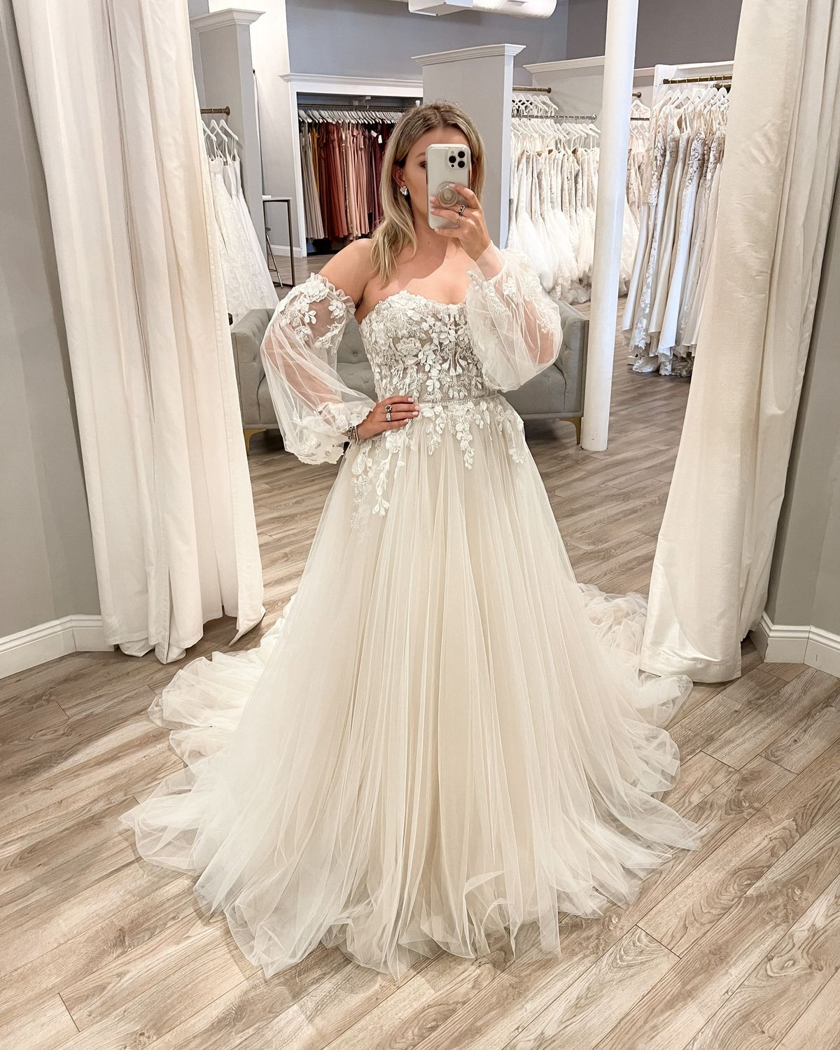 Beach Wedding Dresses Strapless Detachable Sleeves Lace Applique Bridal Gown