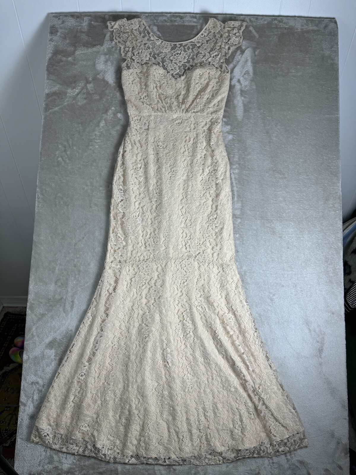 Amsale Wedding Gown Size 6 – Beige Ivory Lace Lightweight Feminine Mermaid Flare