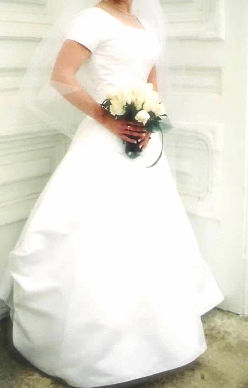 White Satin A-Line Wedding Dress square Neck Cap Sleeves Beaded Embroidery Sz 12