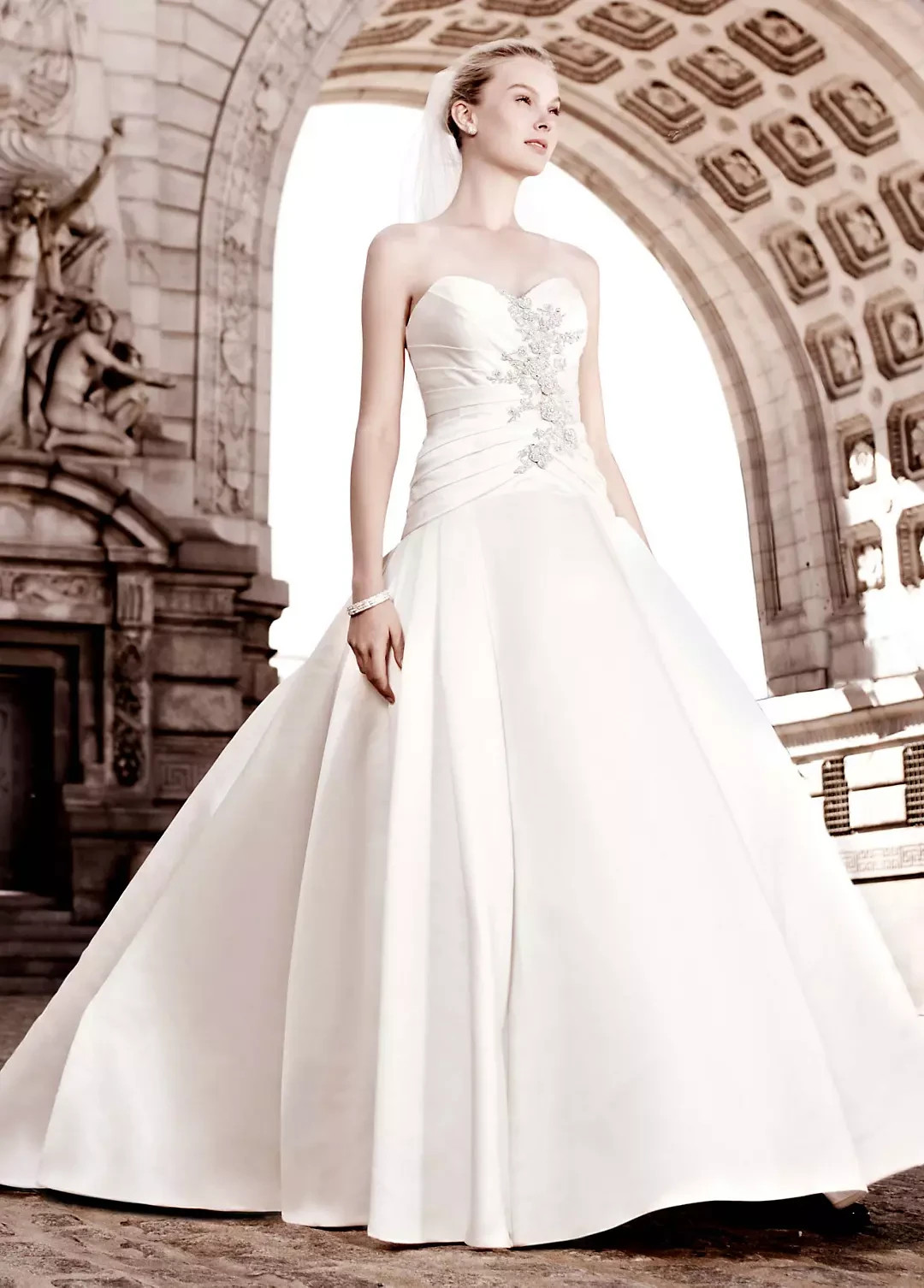 Oleg Cassini White Embellished Strapless Sweetheart Ball Gown Size 4 $1000
