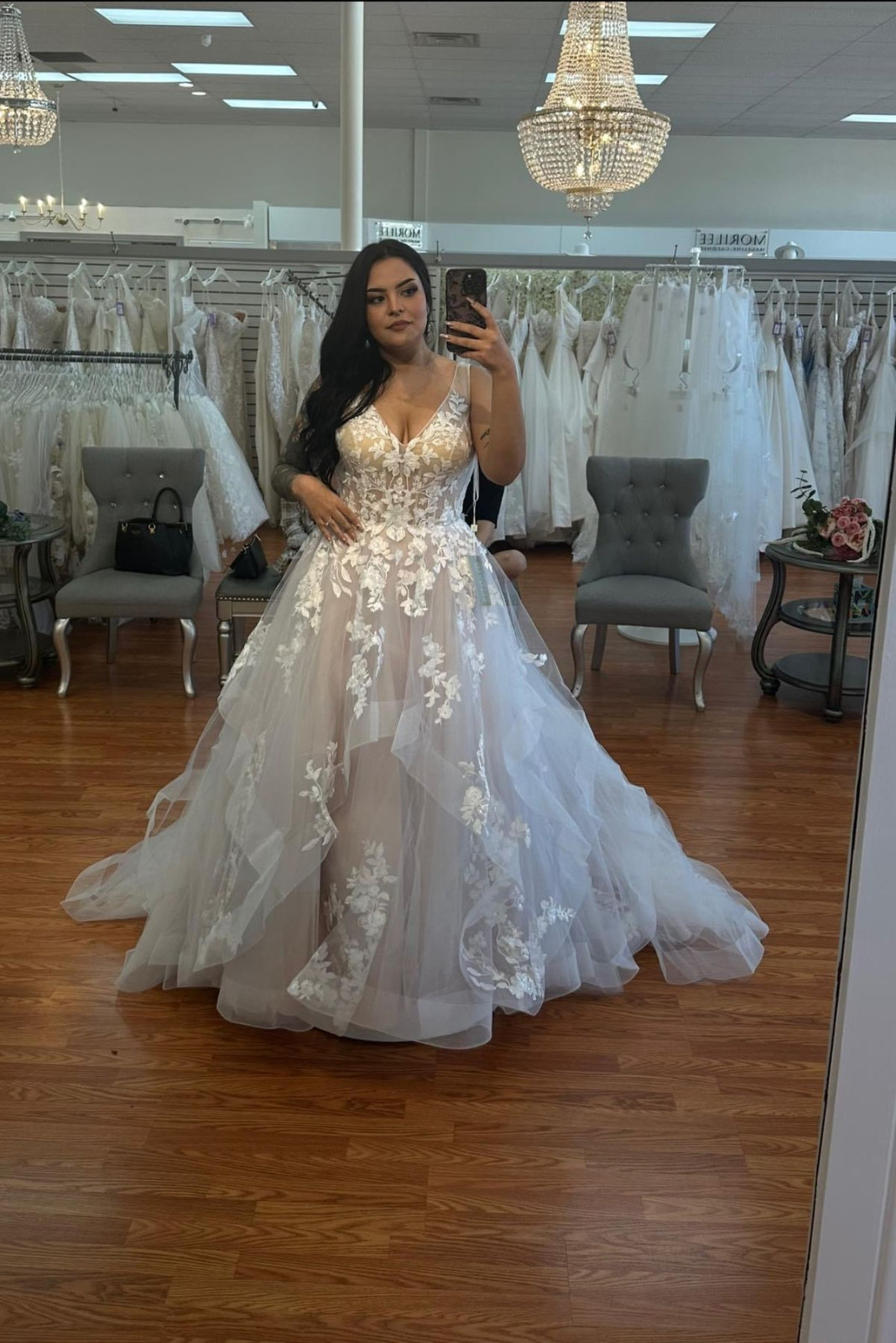 Boho Wedding Dresses V Neck Sleeveless Lace Appliques Ruffles Bridal Gown